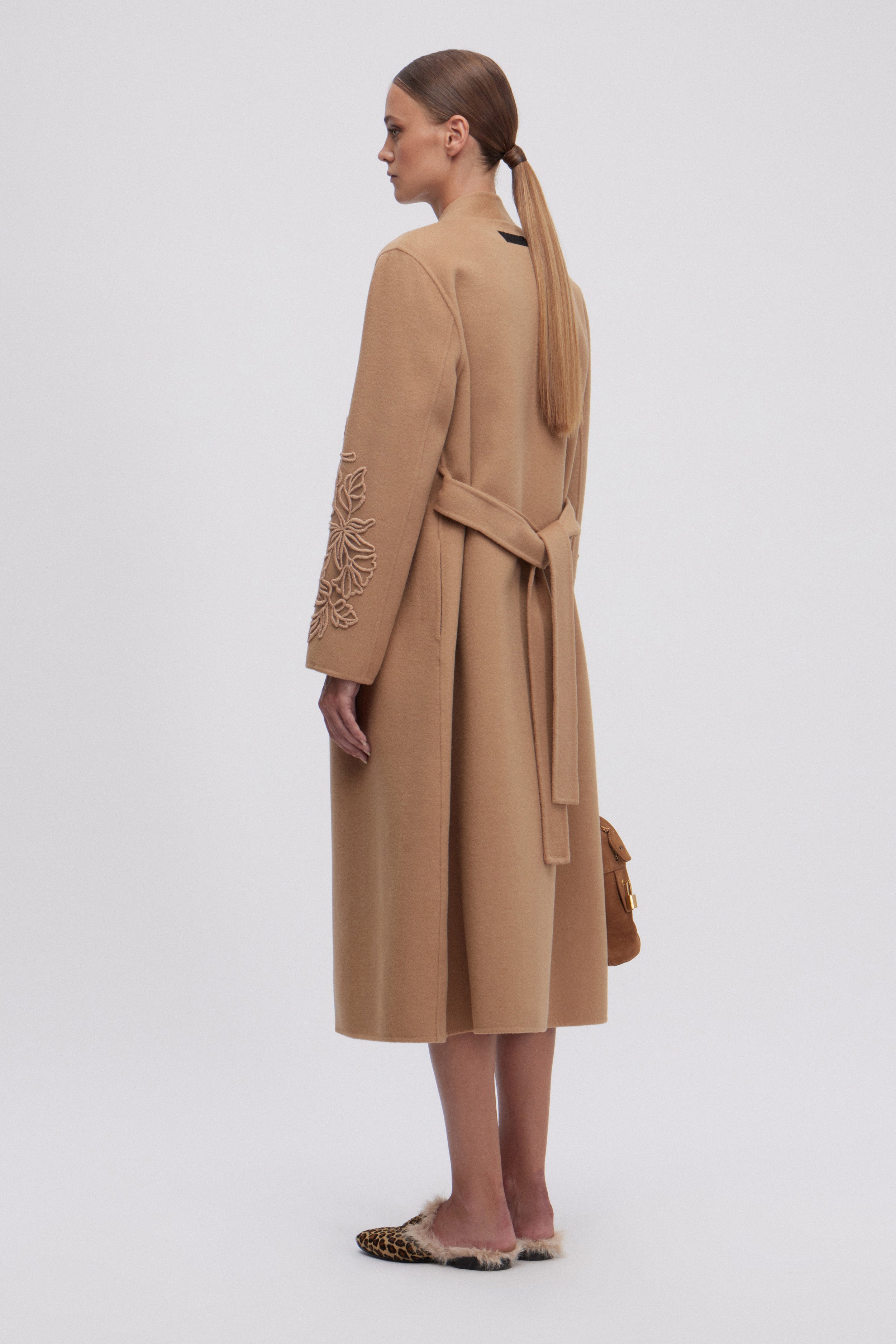 ROBE COAT IN DOUBLE FABRIC WITH SLEEVES EMBROIDERED