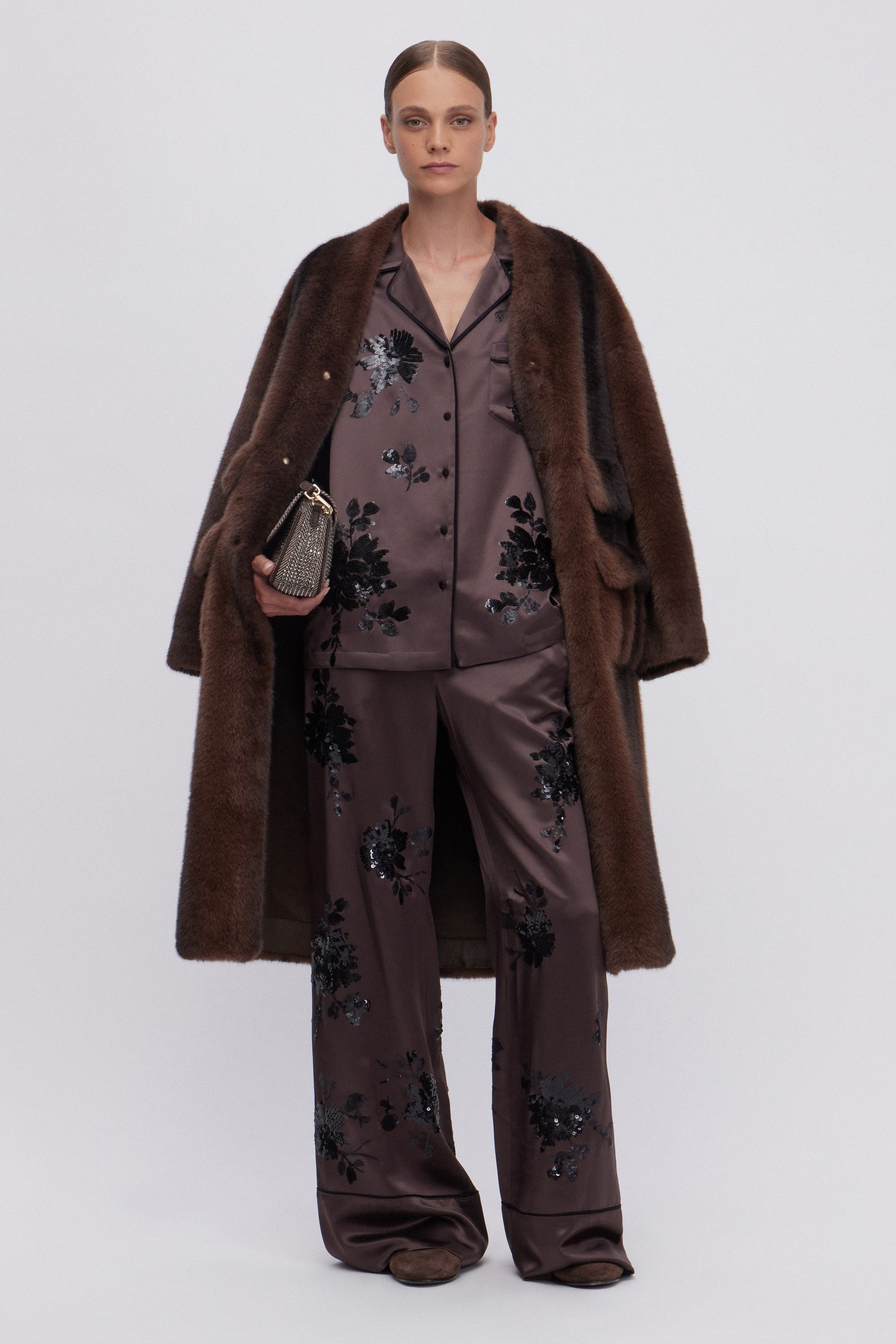 CAMICIA A PIGIAMA IN RASO CON FIORI DI PAILLETTES