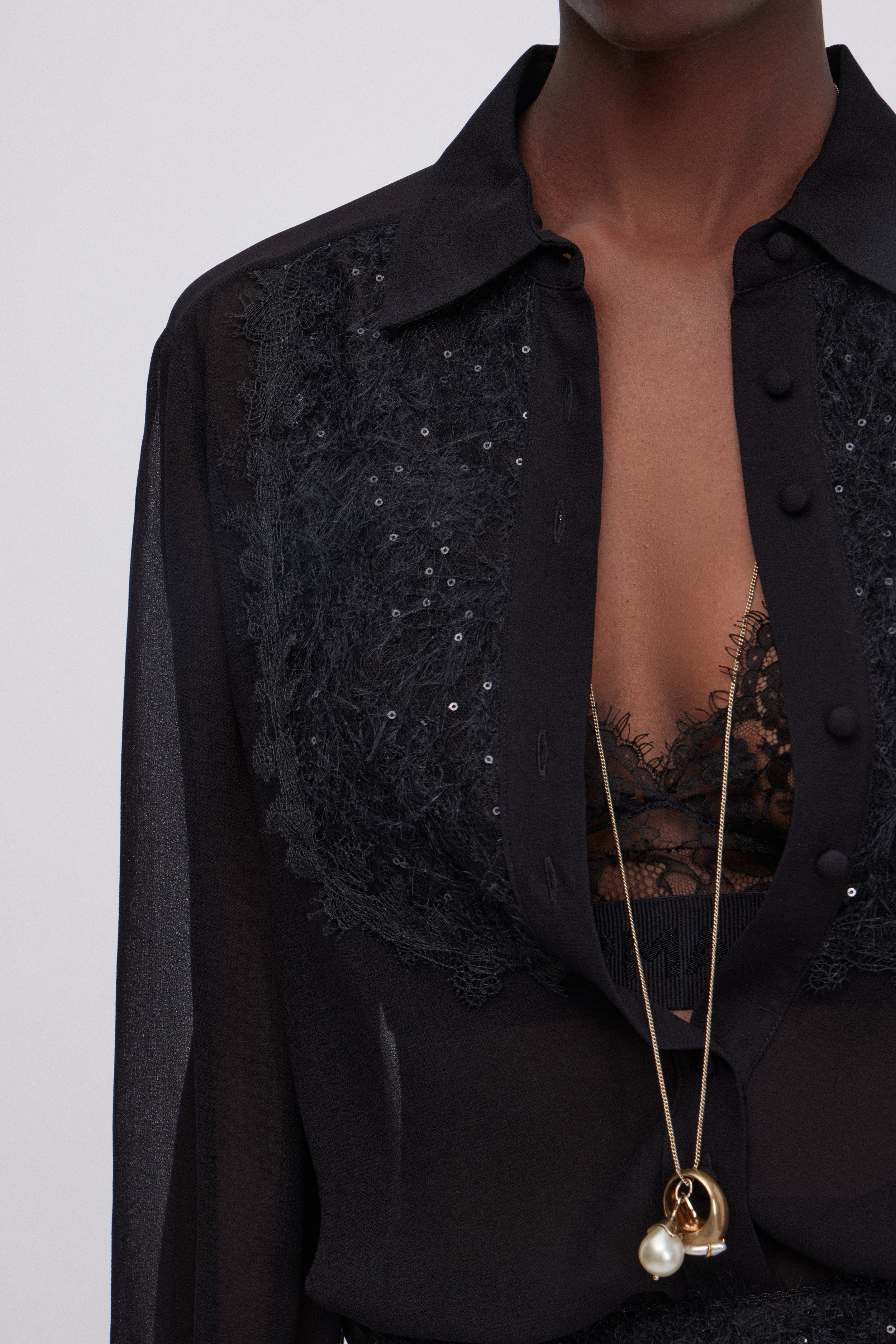 CAMICIA IN GEORGETTE CON PLASTRON RICAMATO