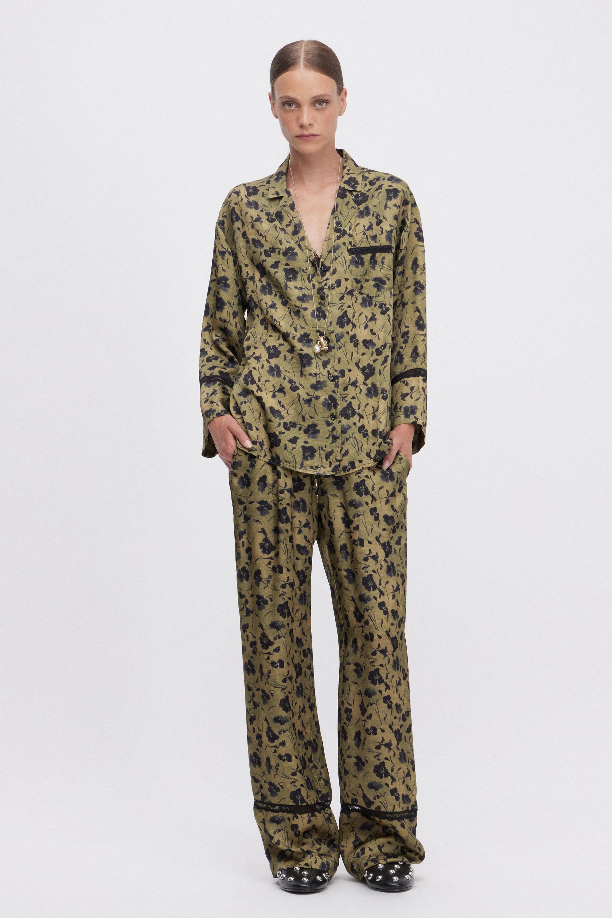 PAJAMAS SATIN SHIRT WITH BLACK PRINTED FLOWERS