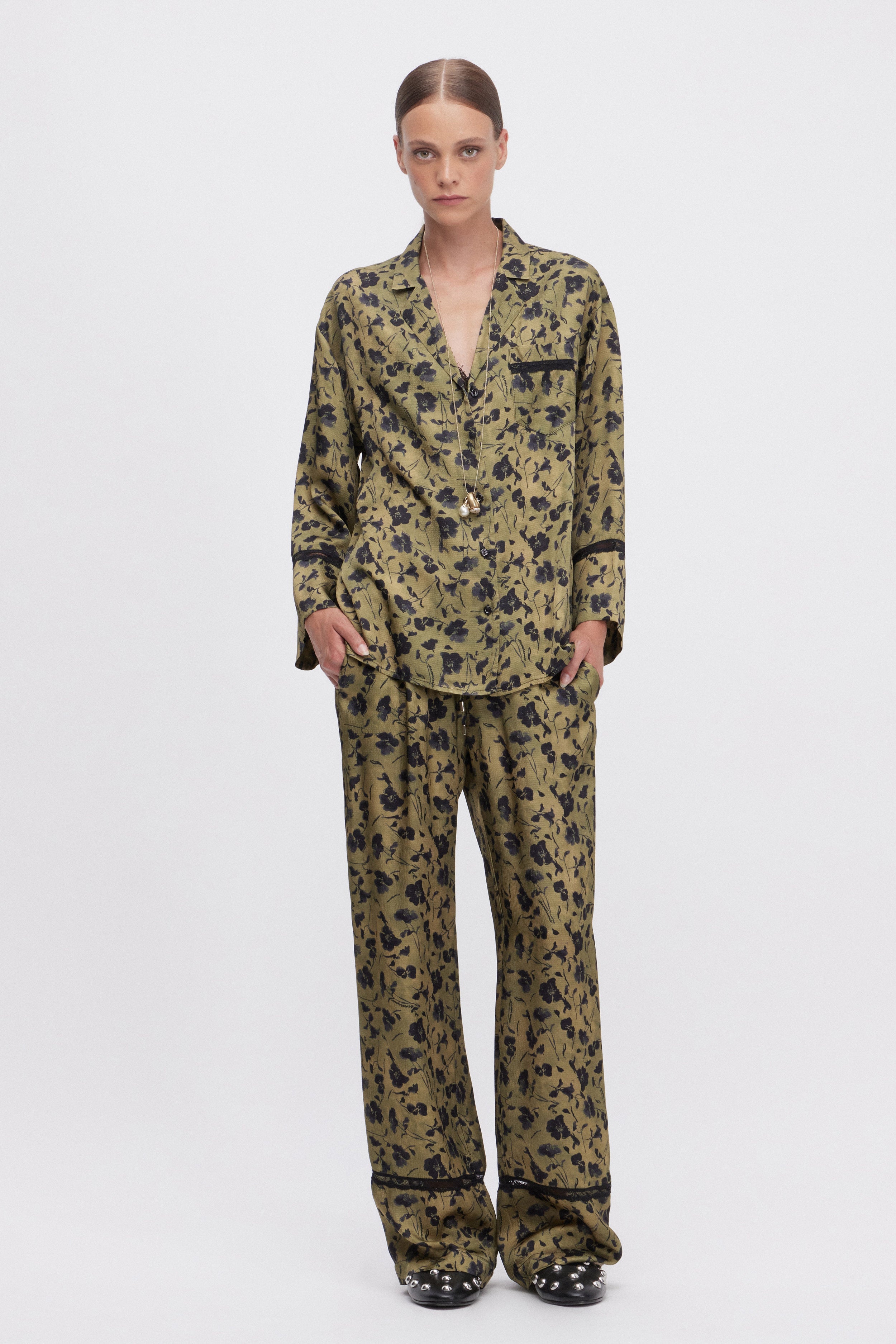 PAJAMAS SATIN SHIRT WITH BLACK PRINTED FLOWERS
