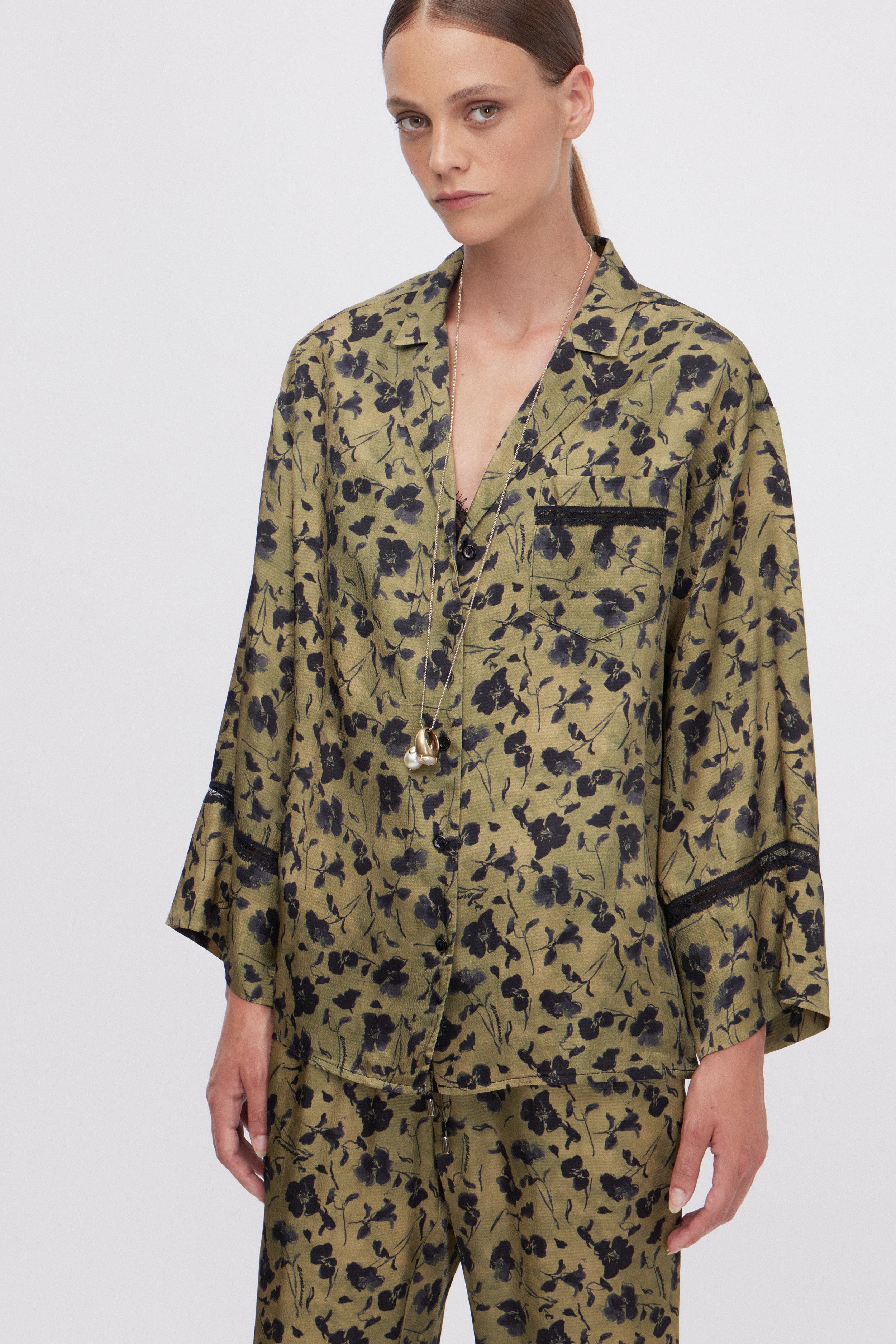 PAJAMAS SATIN SHIRT WITH BLACK PRINTED FLOWERS