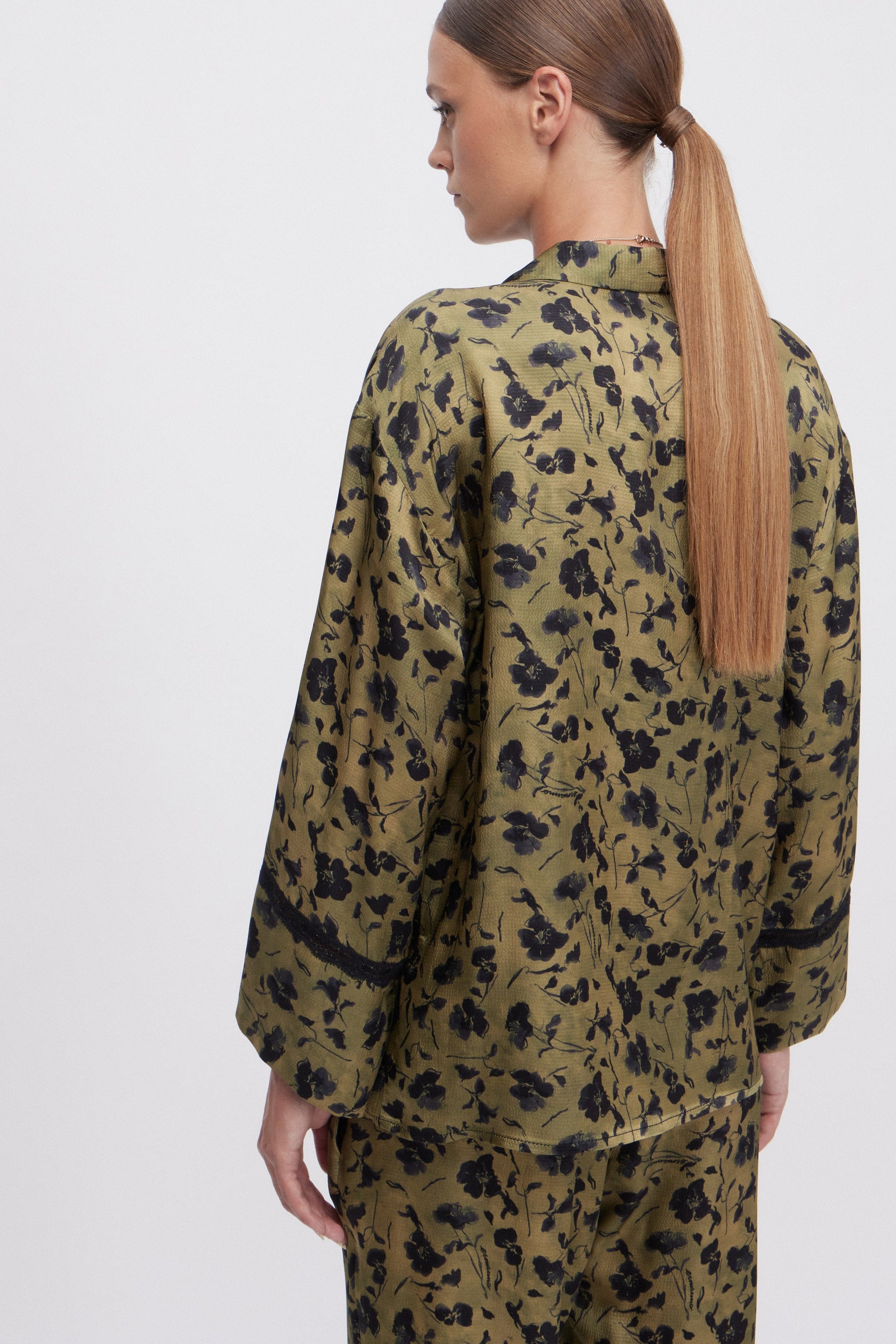 PAJAMAS SATIN SHIRT WITH BLACK PRINTED FLOWERS