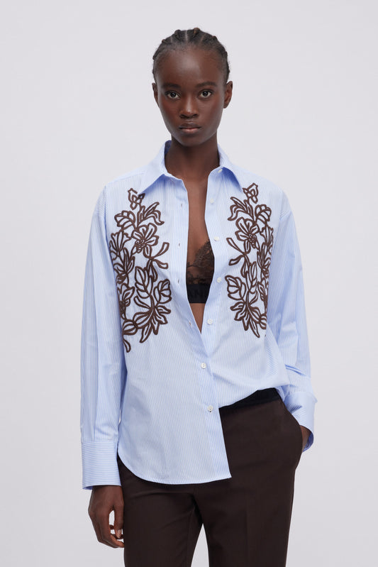 CAMICIA IN POPELINE A RIGHE CON RICAMO IN LANA