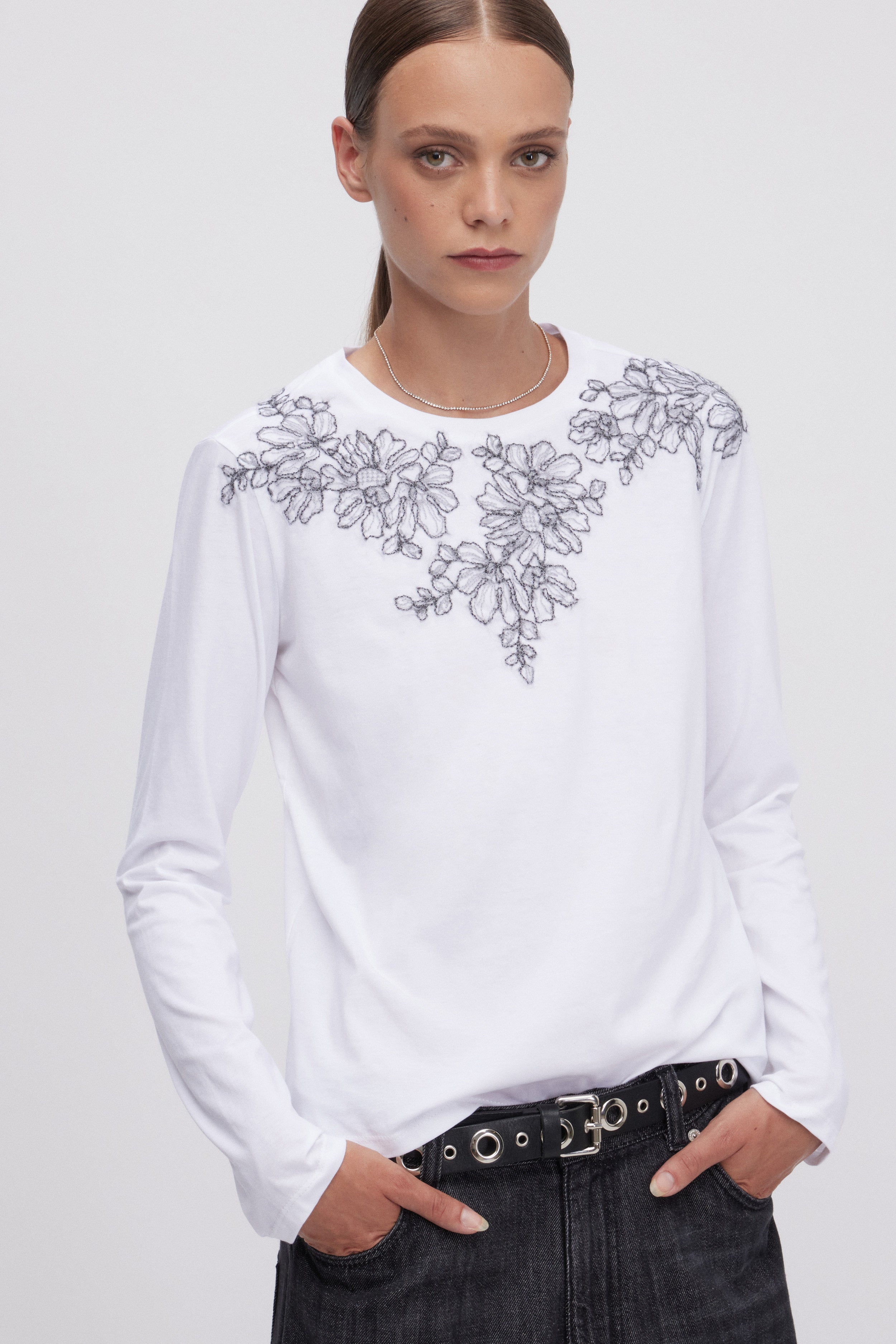 T-SHIRT EN JERSEY À MANCHES LONGUES BRODĖE 