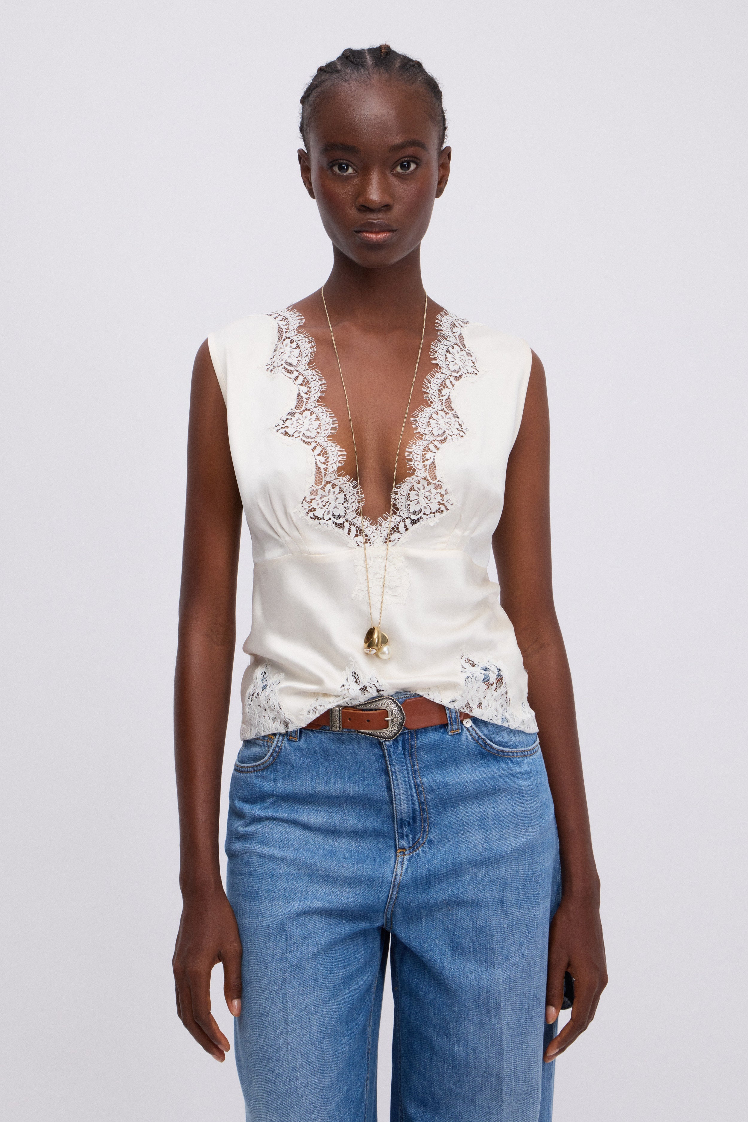 Image of TOP EN SATIN AVEC DENTELLE BRODĖE