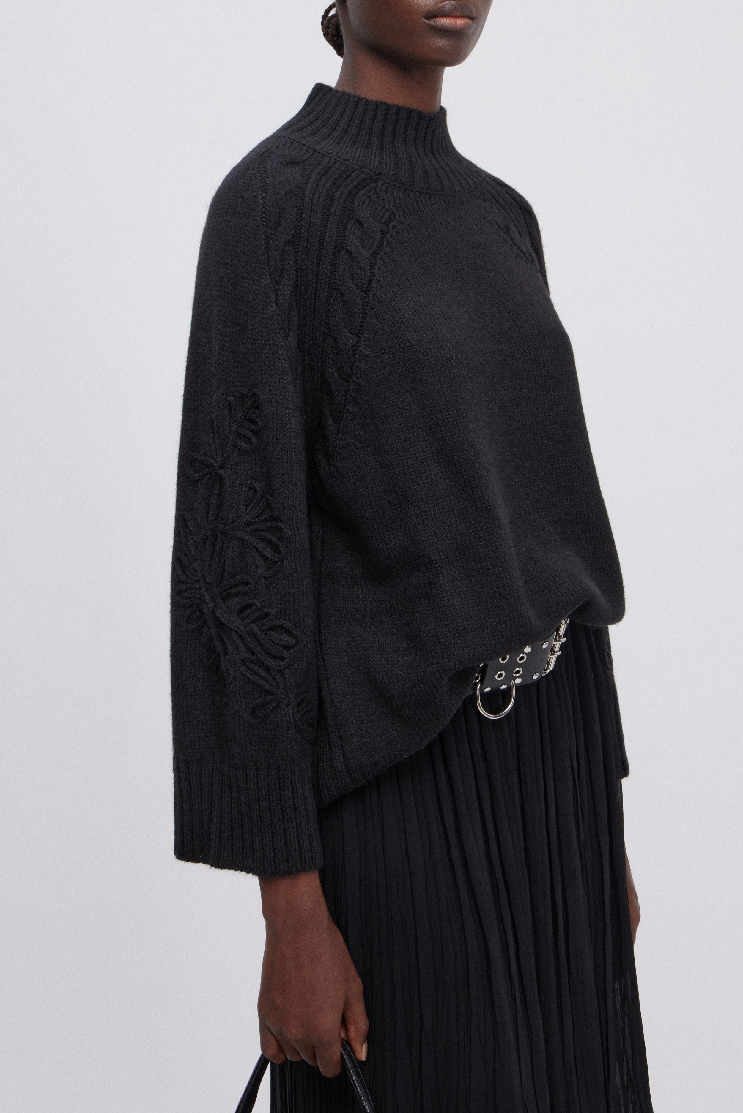 SWEATER WITH EMBROIDERY ON THE SLEEVES