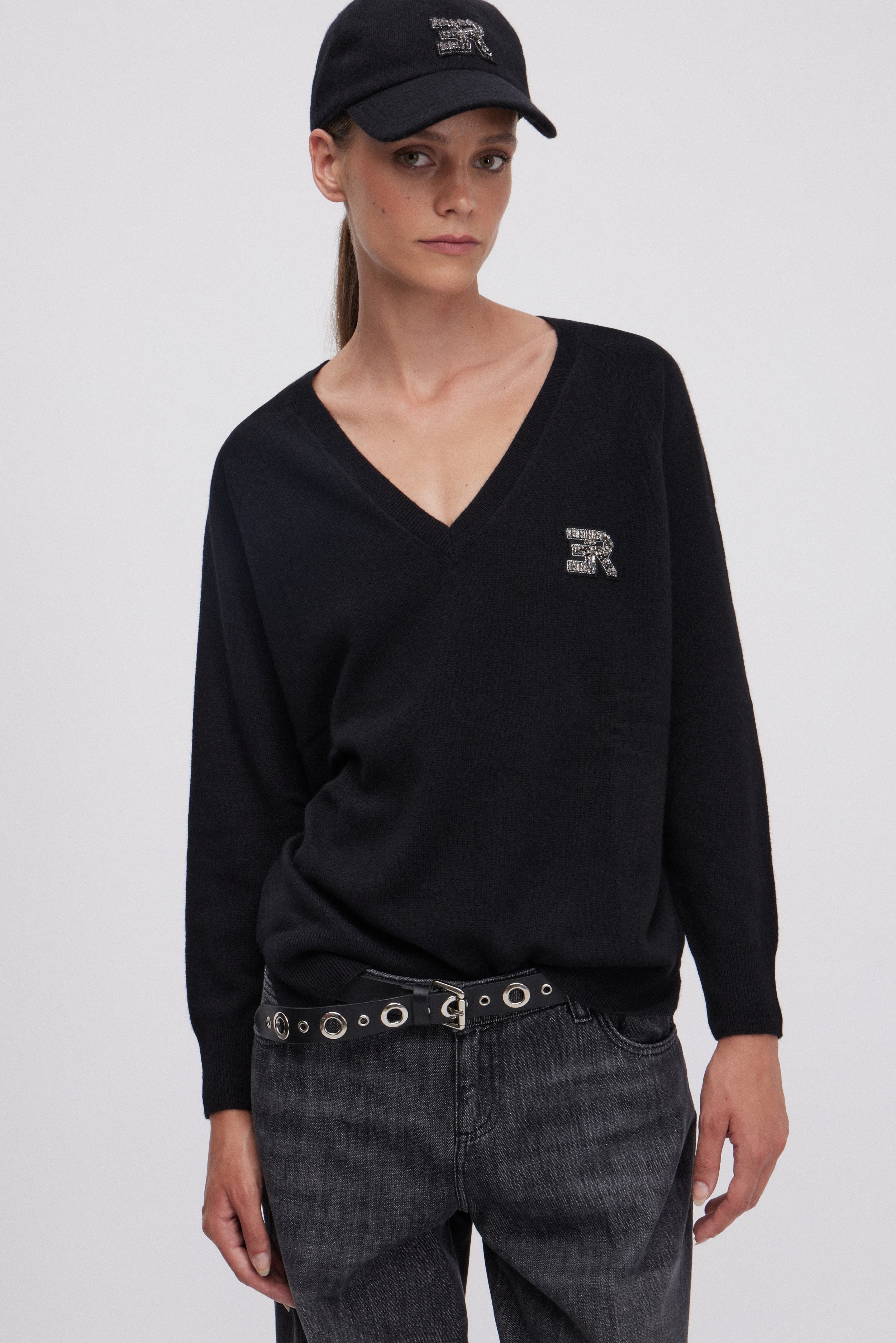 PULL EN LAINE ET CACHEMIRE AVEC ĖCUSSON BIJOUX