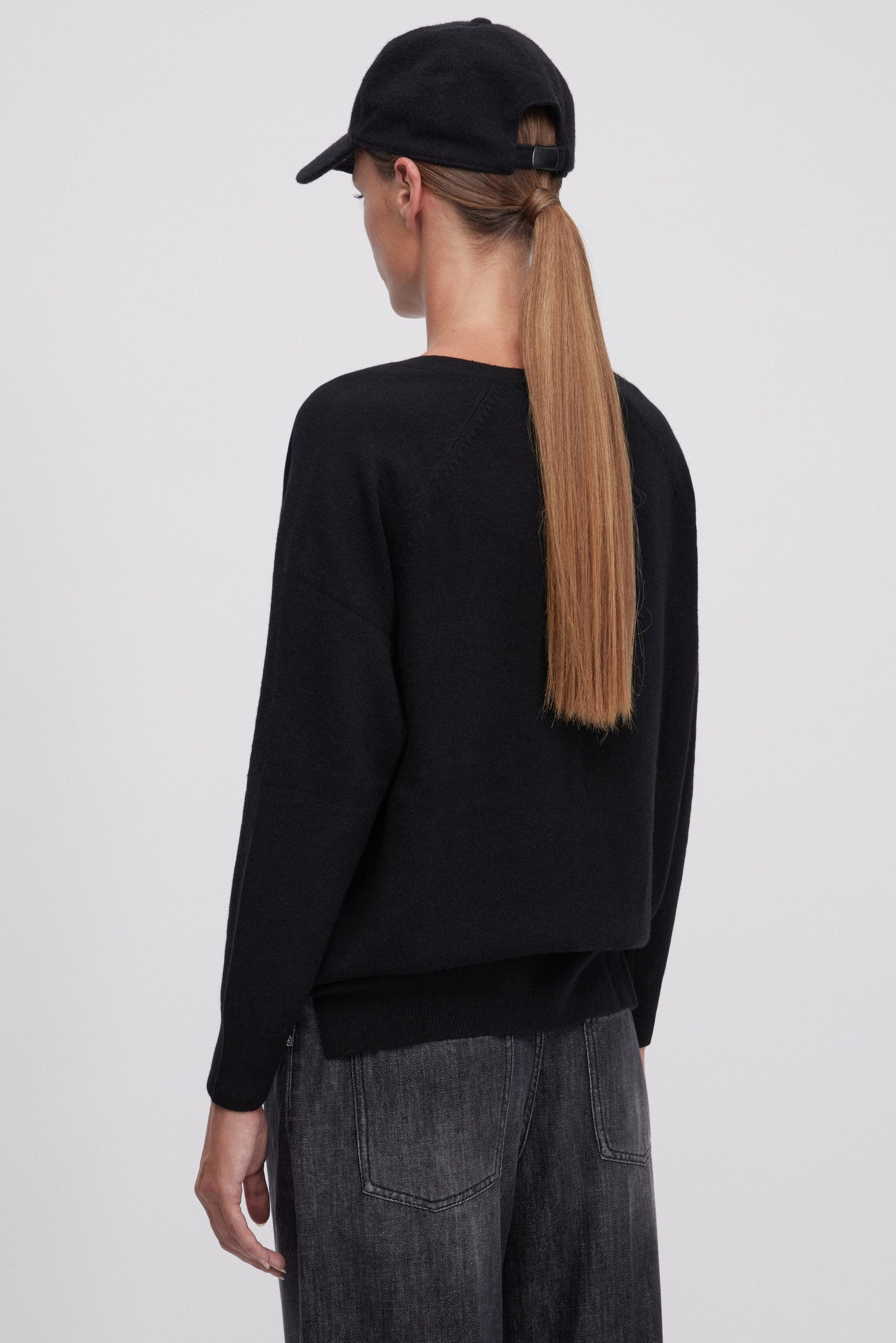 PULL EN LAINE ET CACHEMIRE AVEC ĖCUSSON BIJOUX