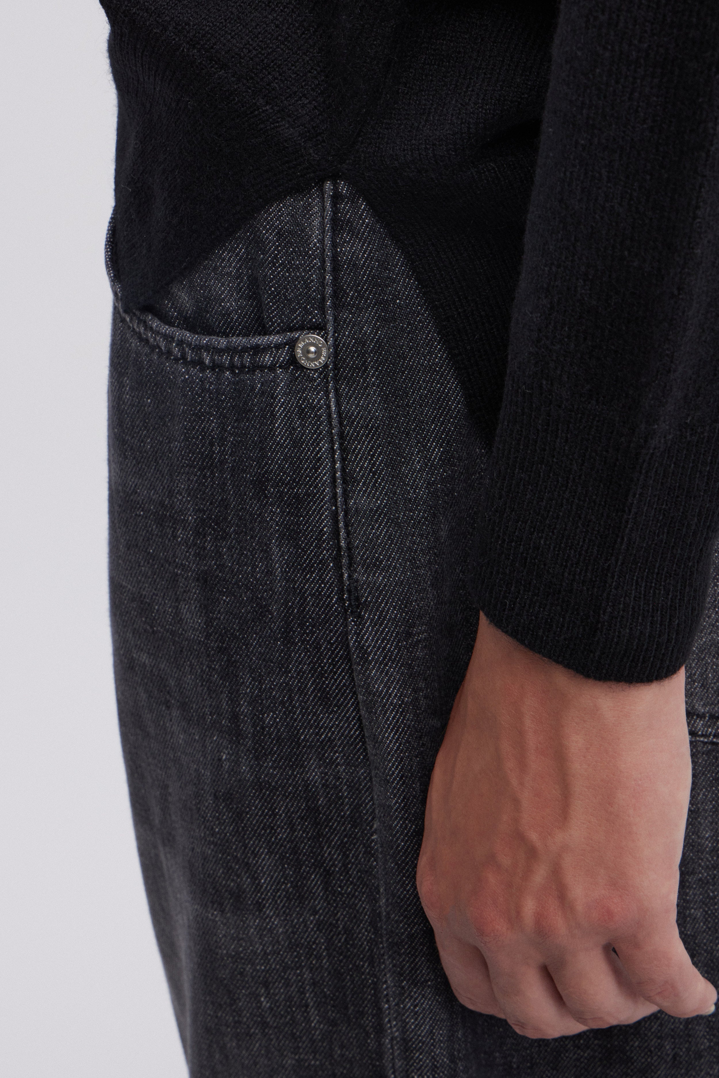 PULL EN LAINE ET CACHEMIRE AVEC ĖCUSSON BIJOUX