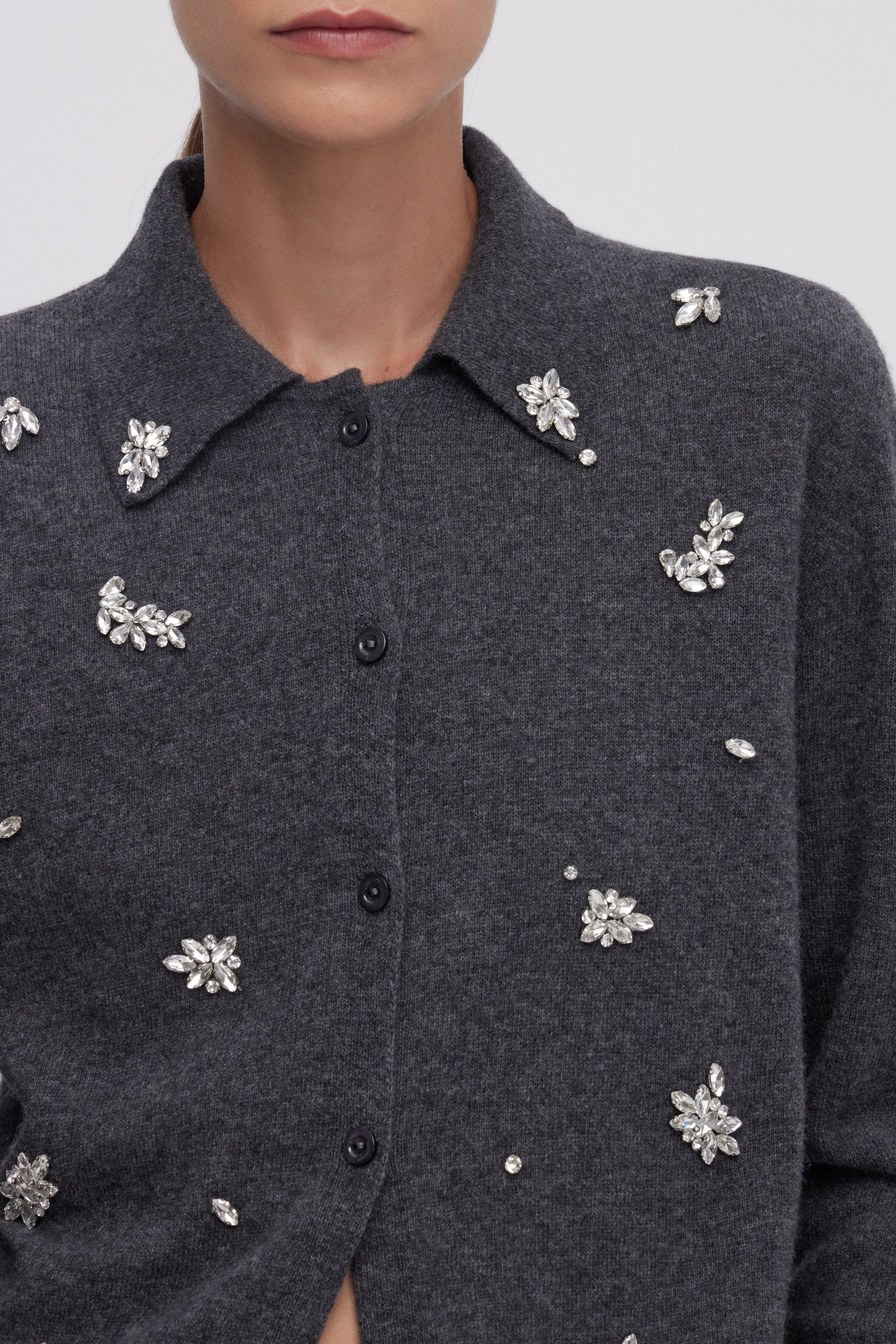 CARDIGAN  CON COLLETTO E RICAMO GIOIELLO