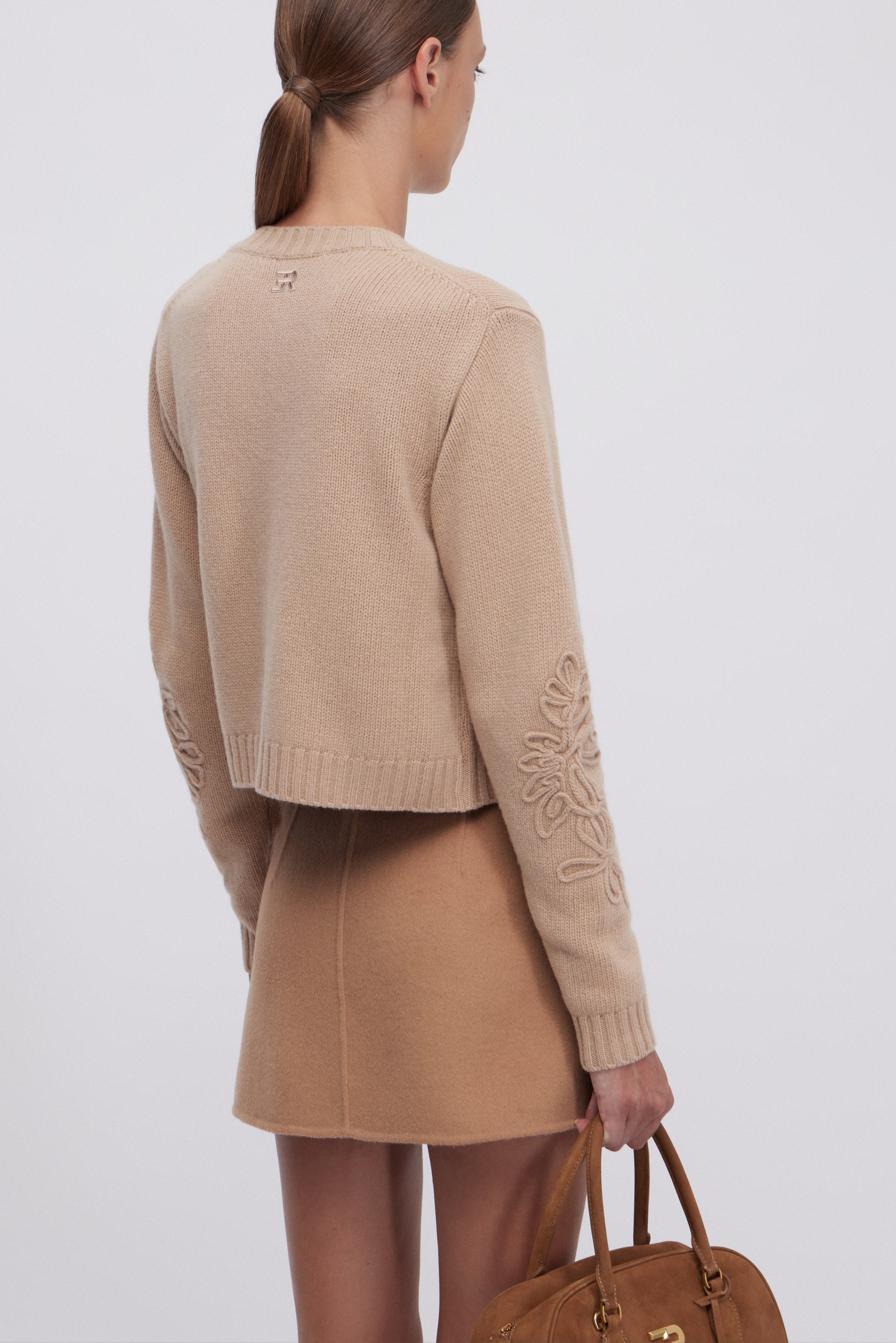 CARDIGAN EN LAINE AVEC MANCHES BRODÉES