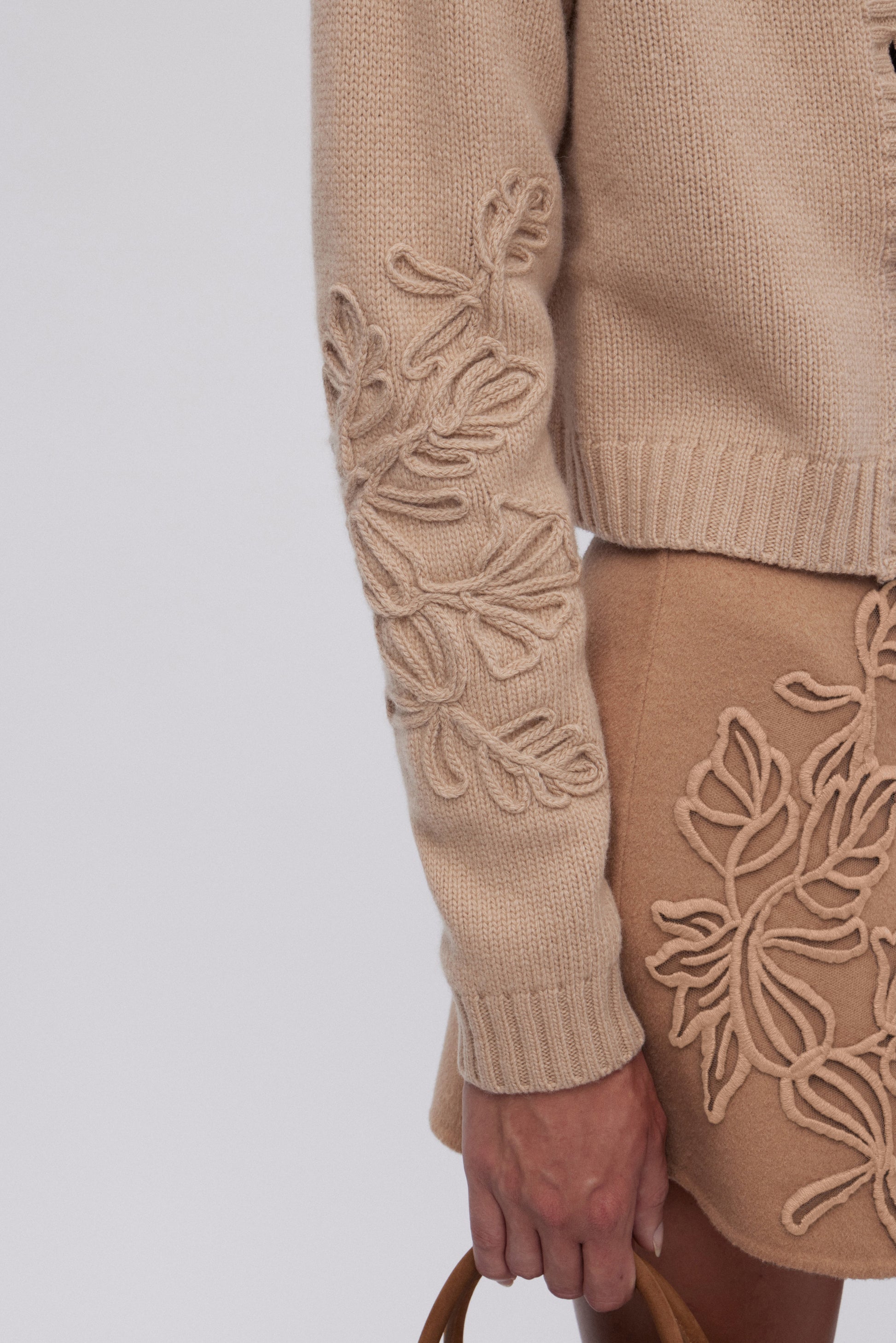 CARDIGAN EN LAINE AVEC MANCHES BRODÉES