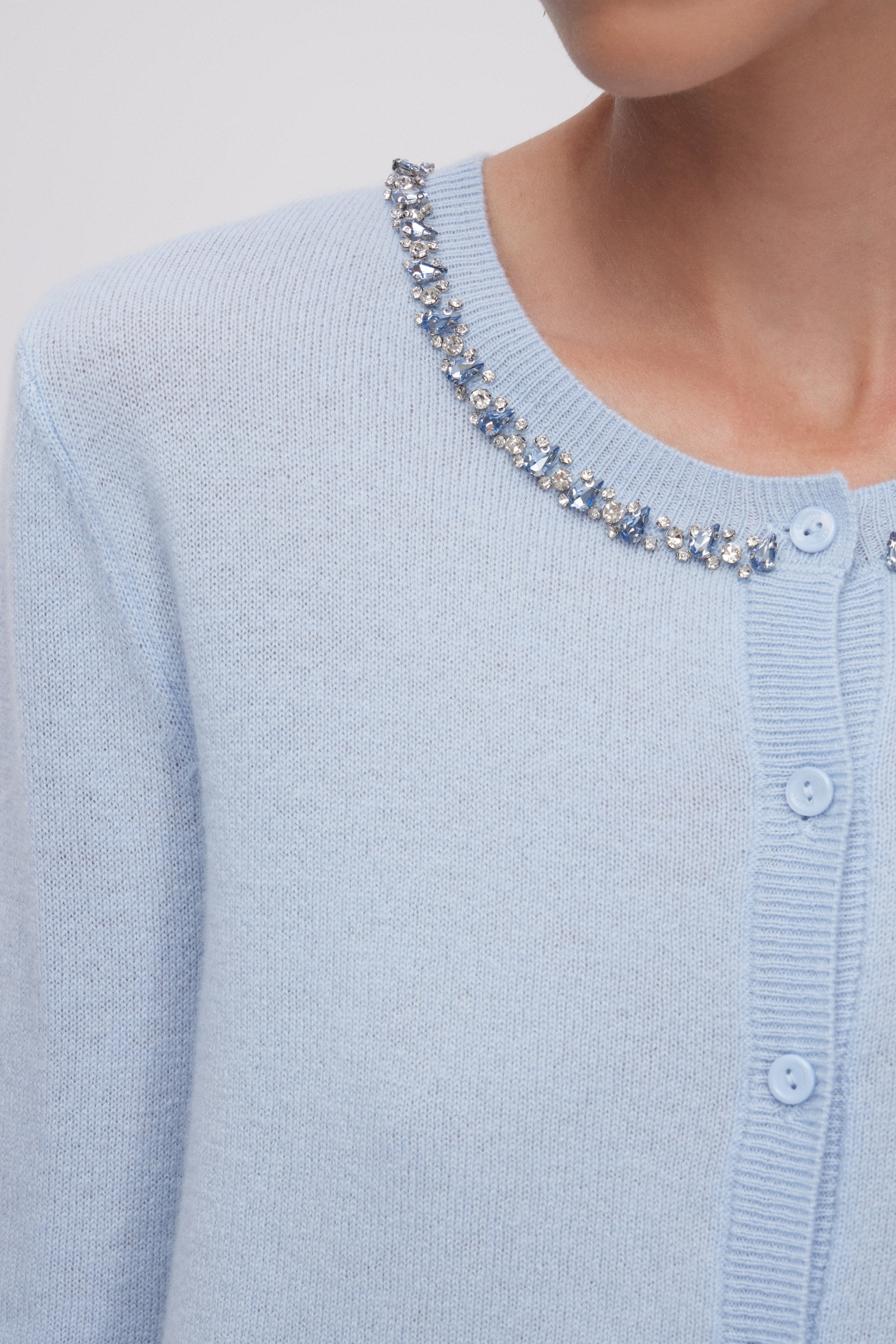 CARDIGAN IN LANA E CACHEMIRE CON SCOLLO GIOIELLO