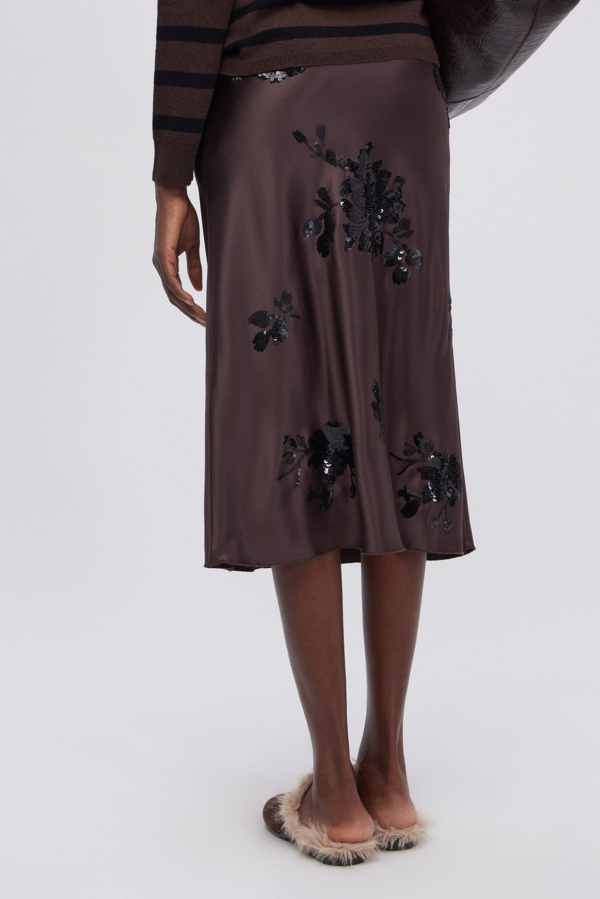 GONNA LONGUETTE IN RASO CON FIORI DI PAILLETTES