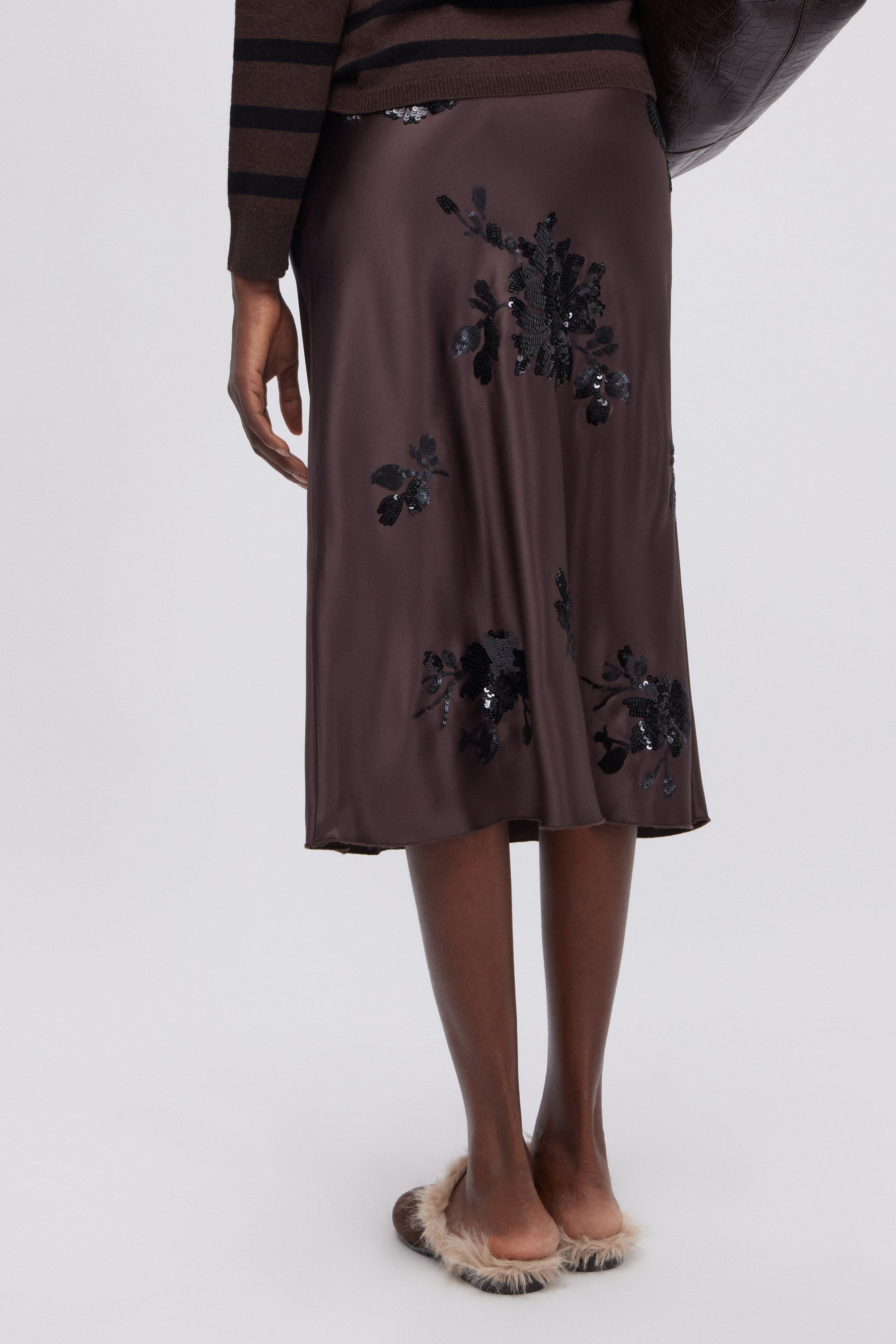 GONNA LONGUETTE IN RASO CON FIORI DI PAILLETTES