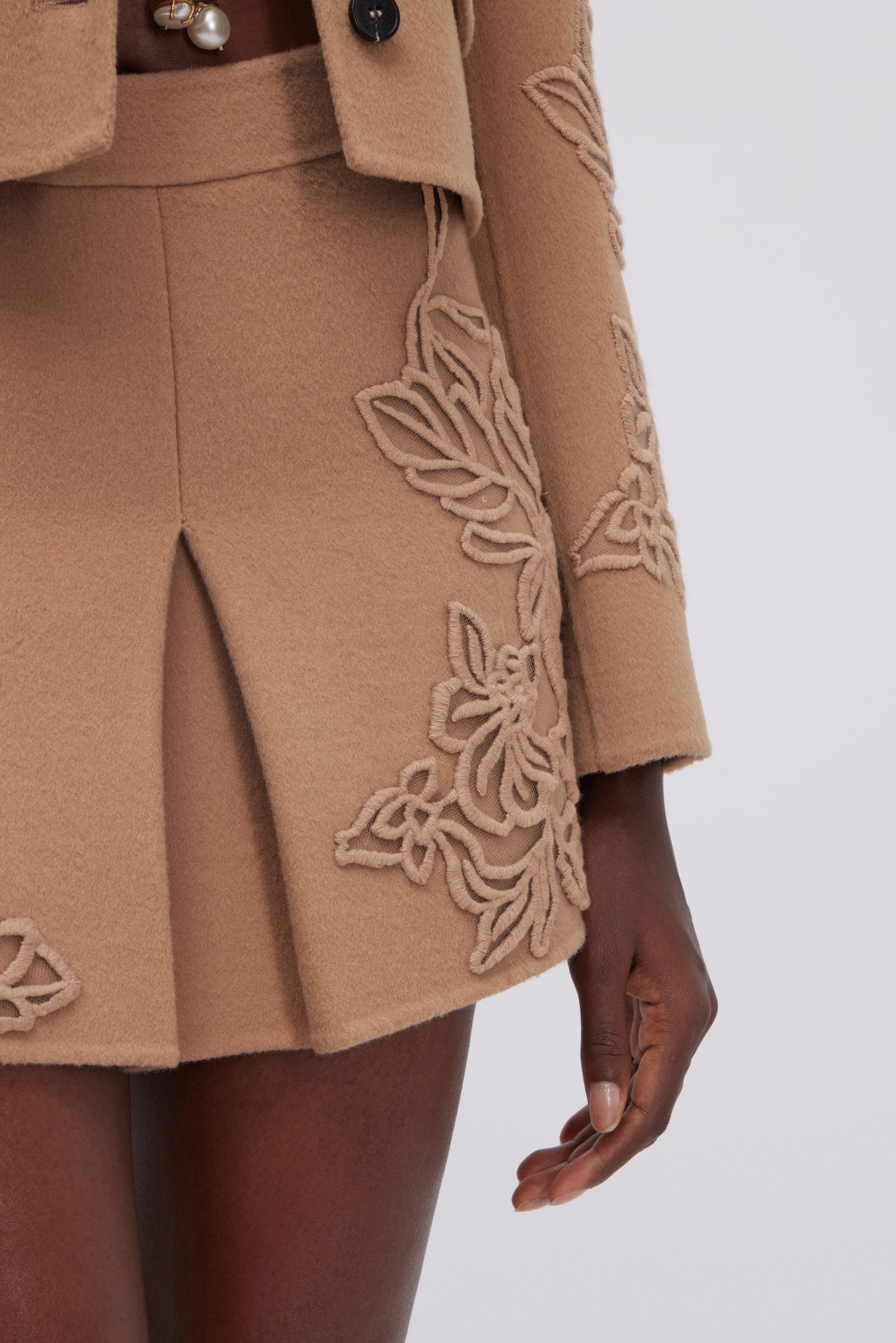 GONNA MINI IN DOUBLE DI LANA CON RICAMI