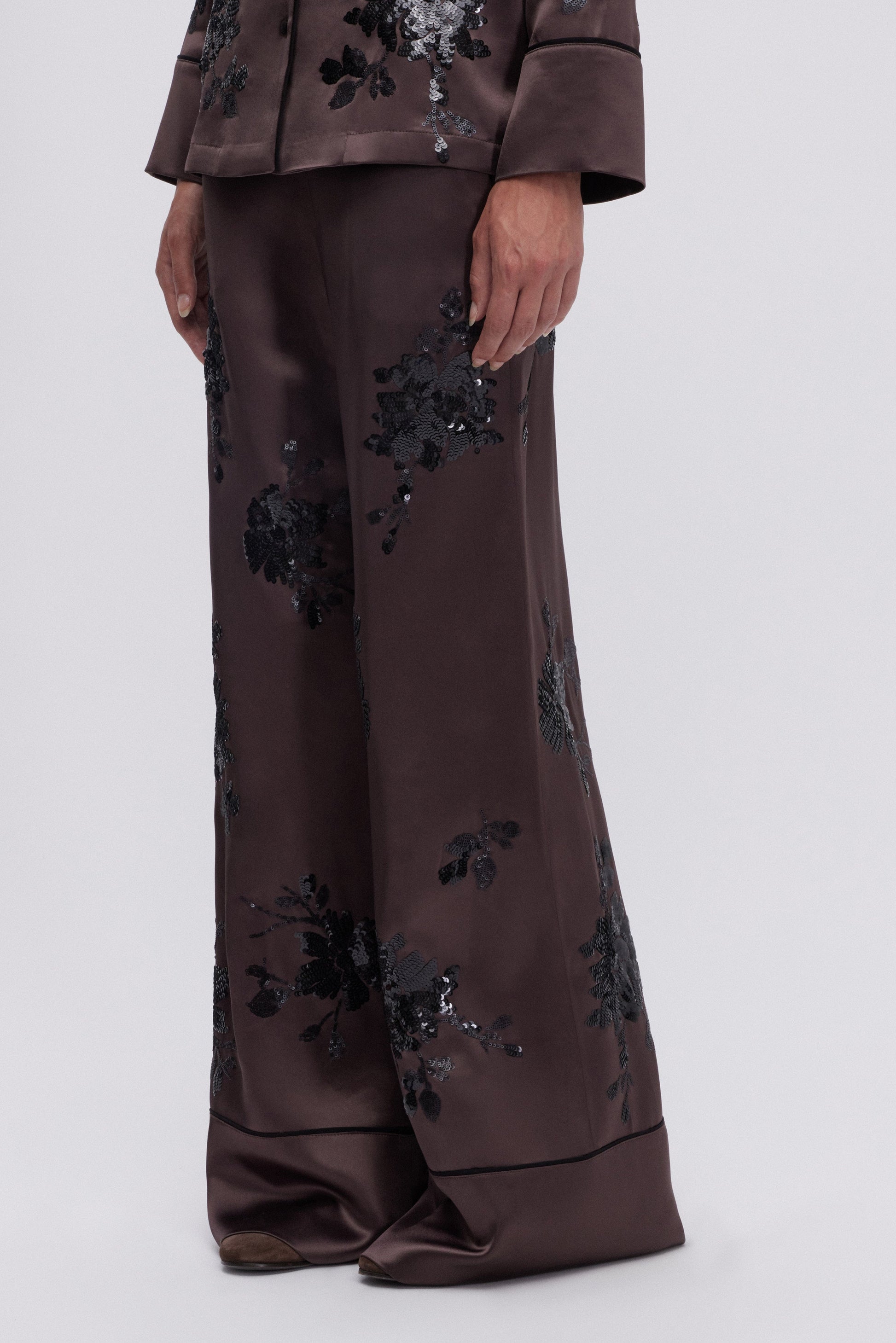 PANTALONI A PIGIAMA IN RASO CON FIORI DI PAILLETTES