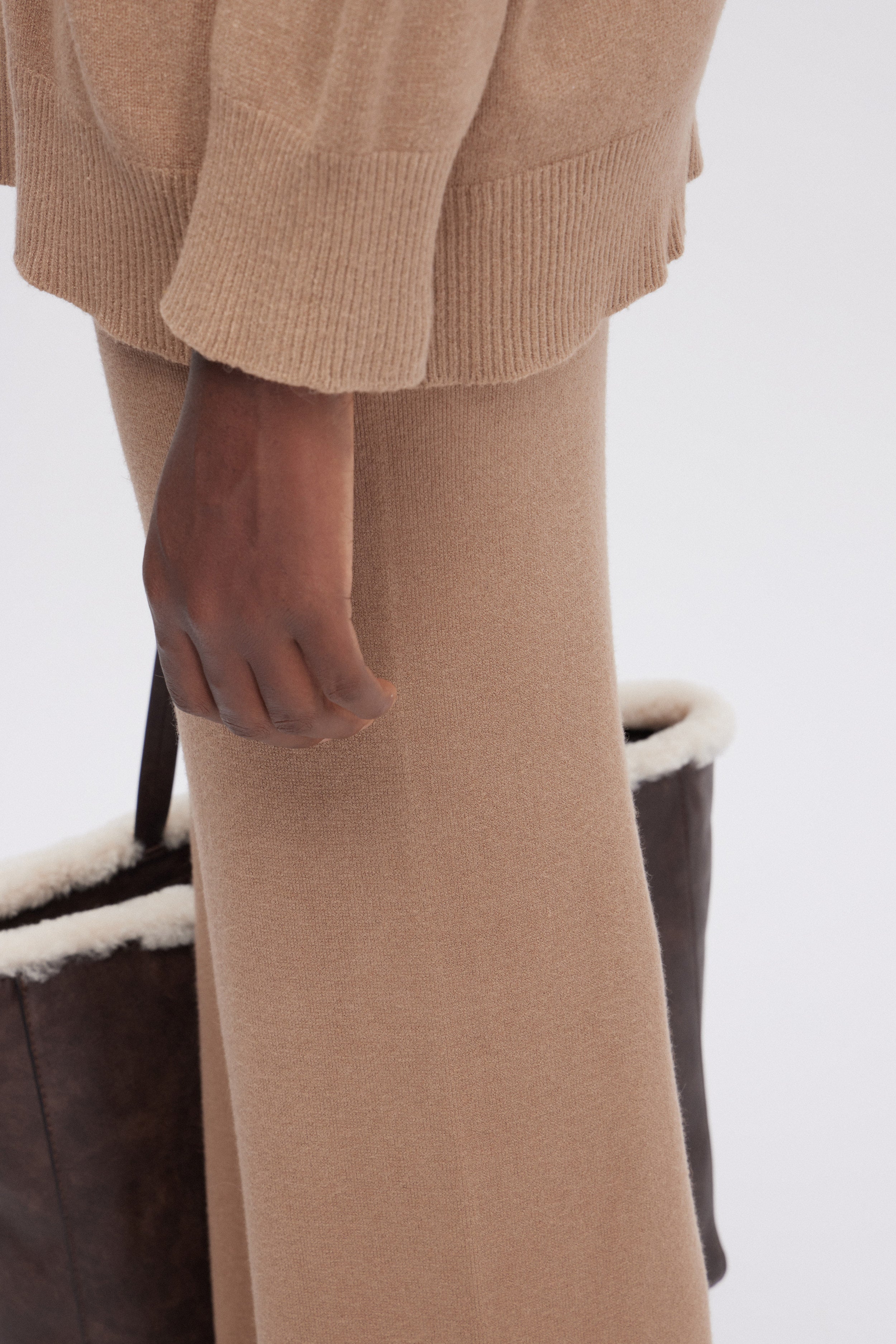 PANTALON LARGE EN MAILLE AVEC ÉLASTIQUE