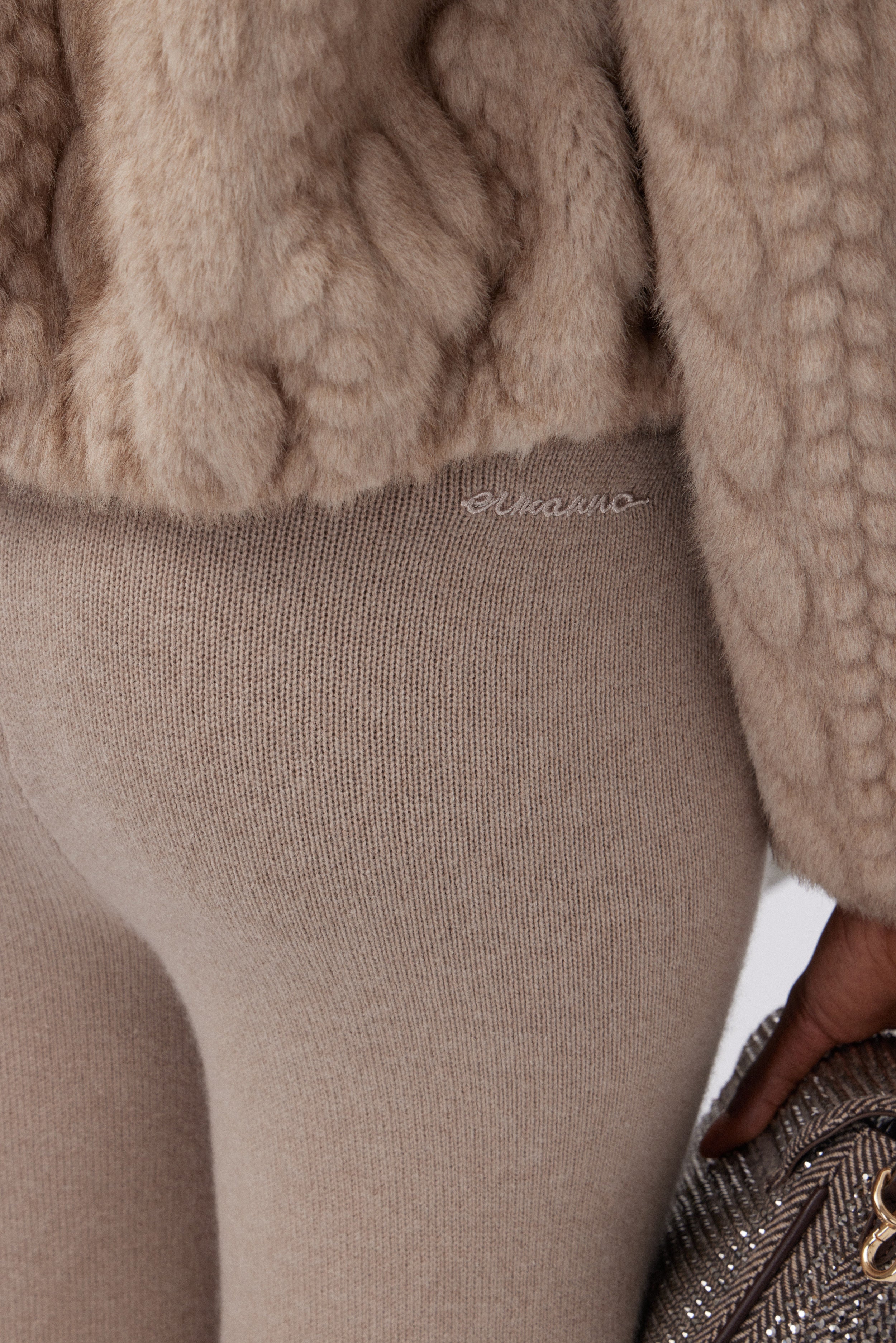 PANTALON EN MAILLE AVEC ÉLASTIQUE ET COULISSE