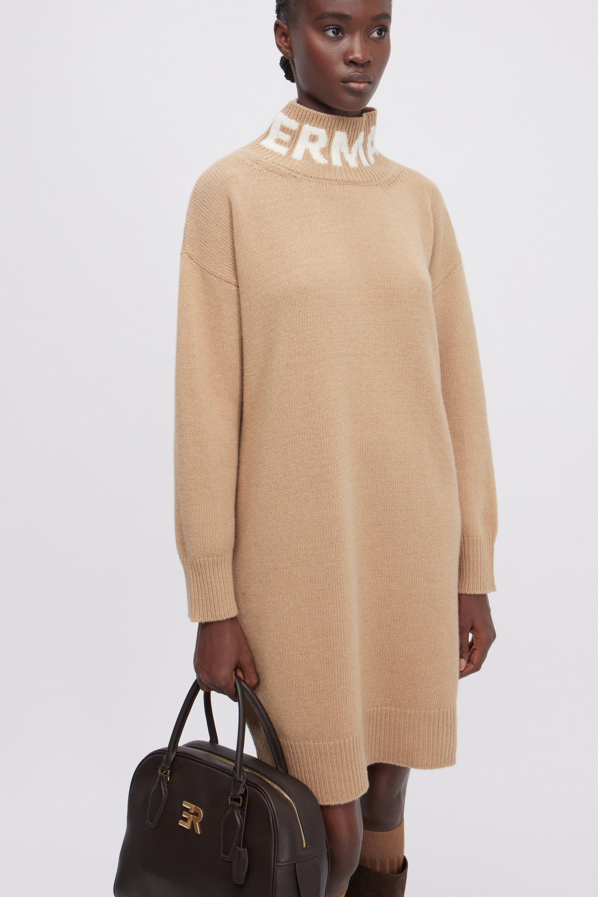 ABITO MAXI PULL CON LOGO AL COLLO E CRISTALLI