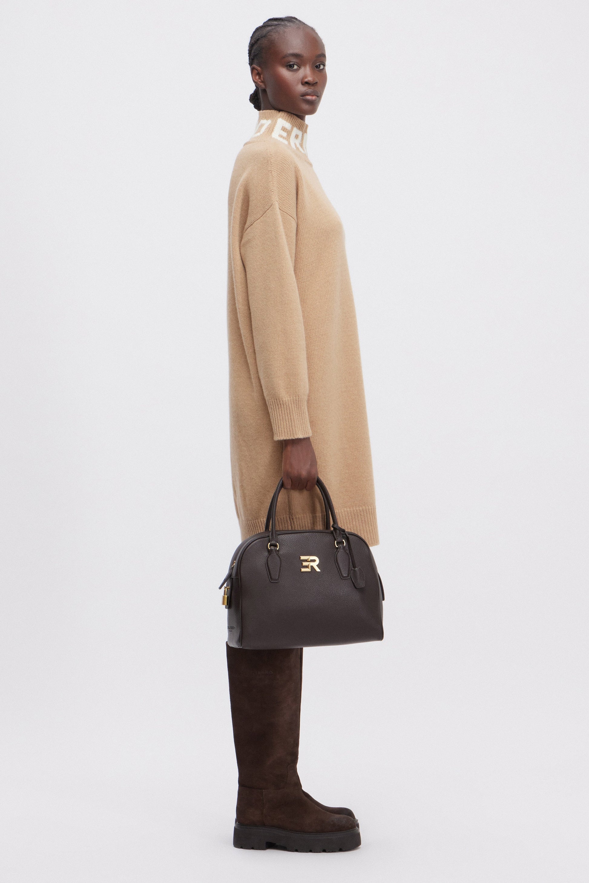 BOWLING BAG IN TEXTURED LEATHER WITH GOLD LOGO