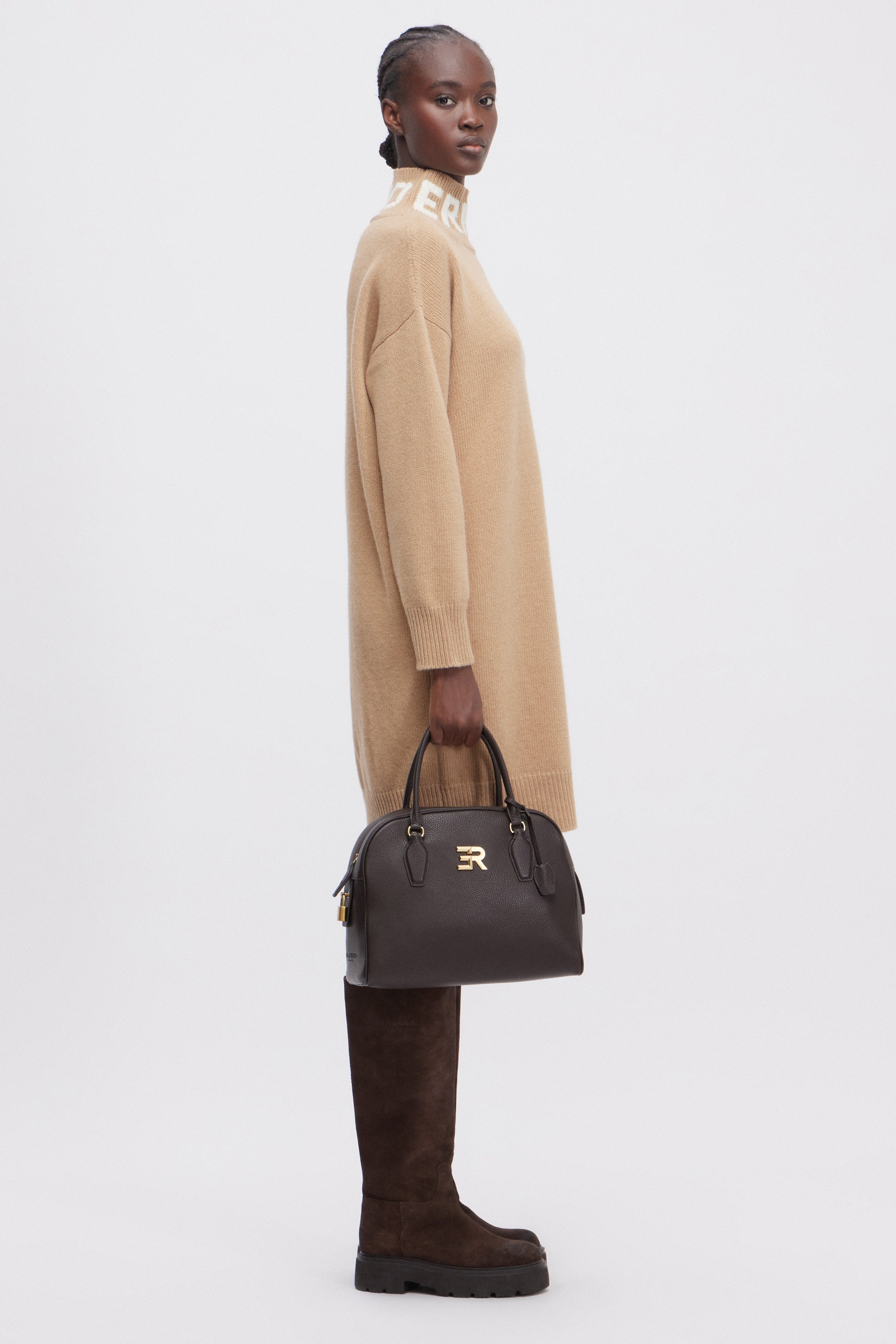 BOWLING BAG IN TEXTURED LEATHER WITH GOLD LOGO