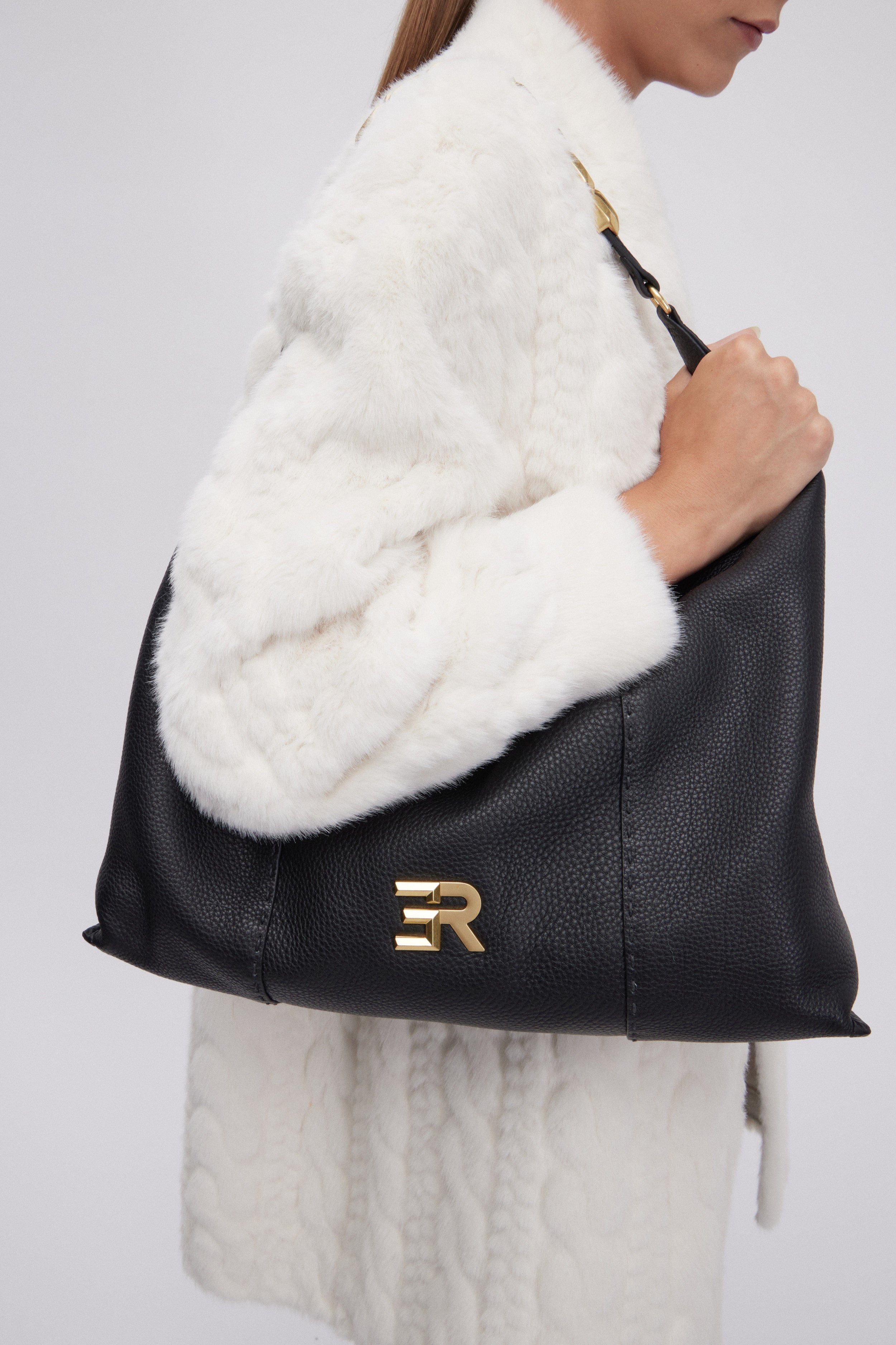 BORSA TOTE IN PELLE MARTELLATA CON CATENA E LOGO ORO