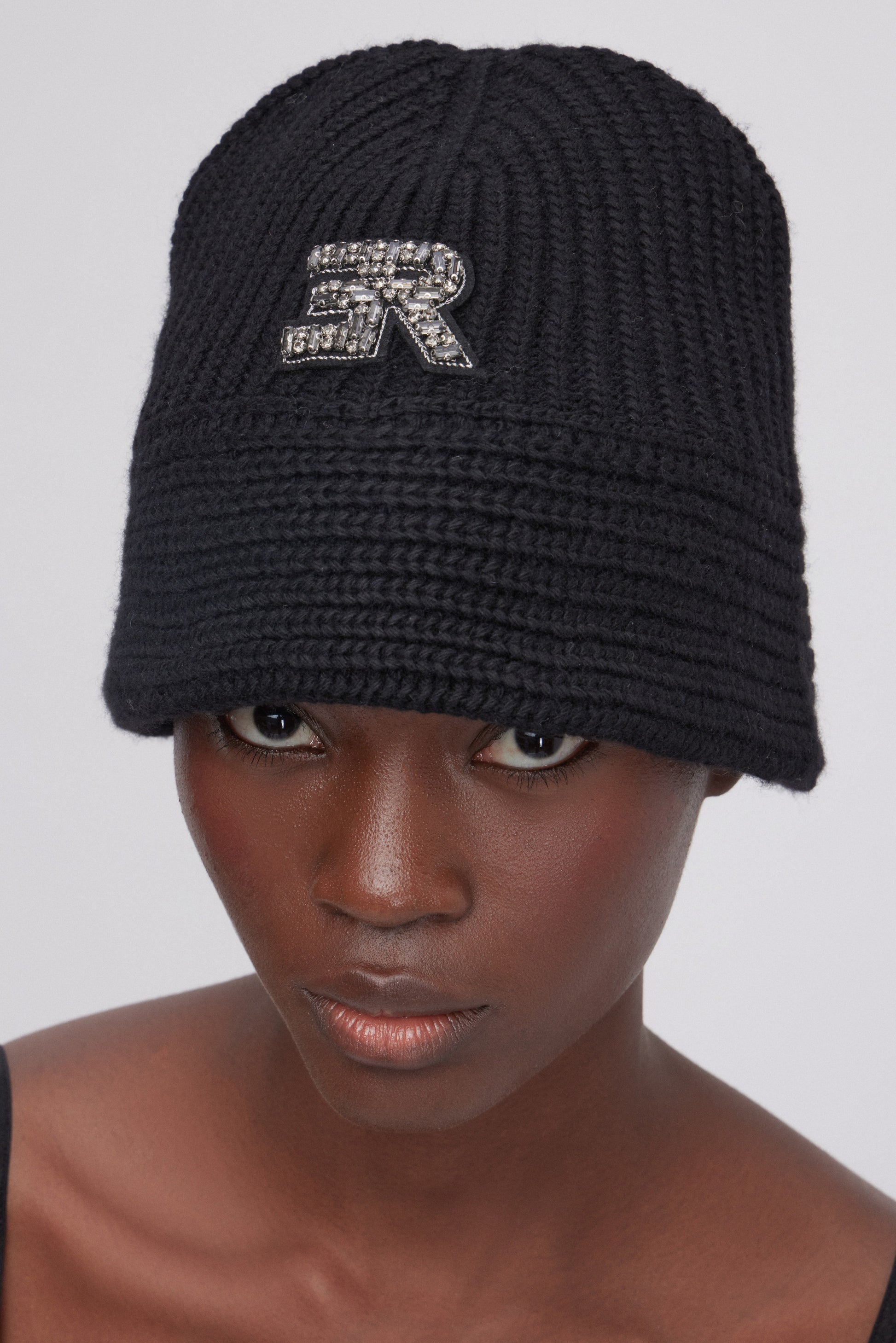 KNITTED RIB CLOCHE HAT WITH JEWEL LOGO