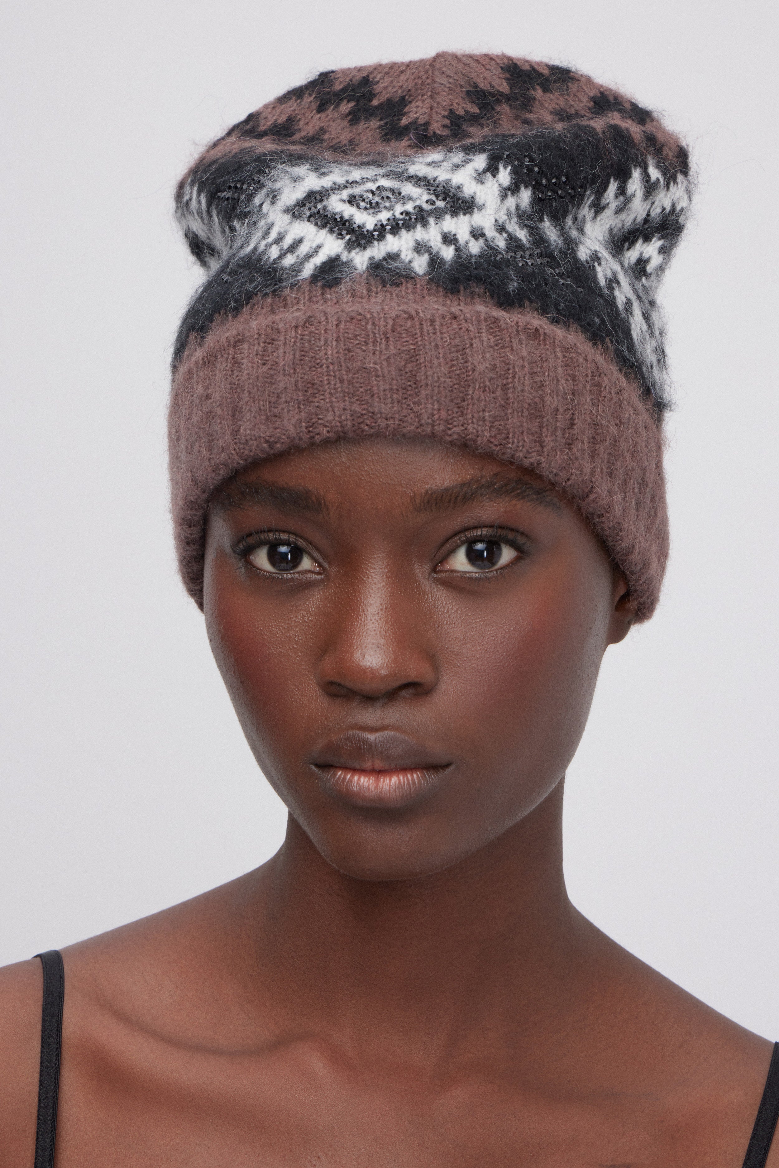 JACQUARD KNITTED HAT WITH RHOMBUS PATTERNS AND RHINESTONES