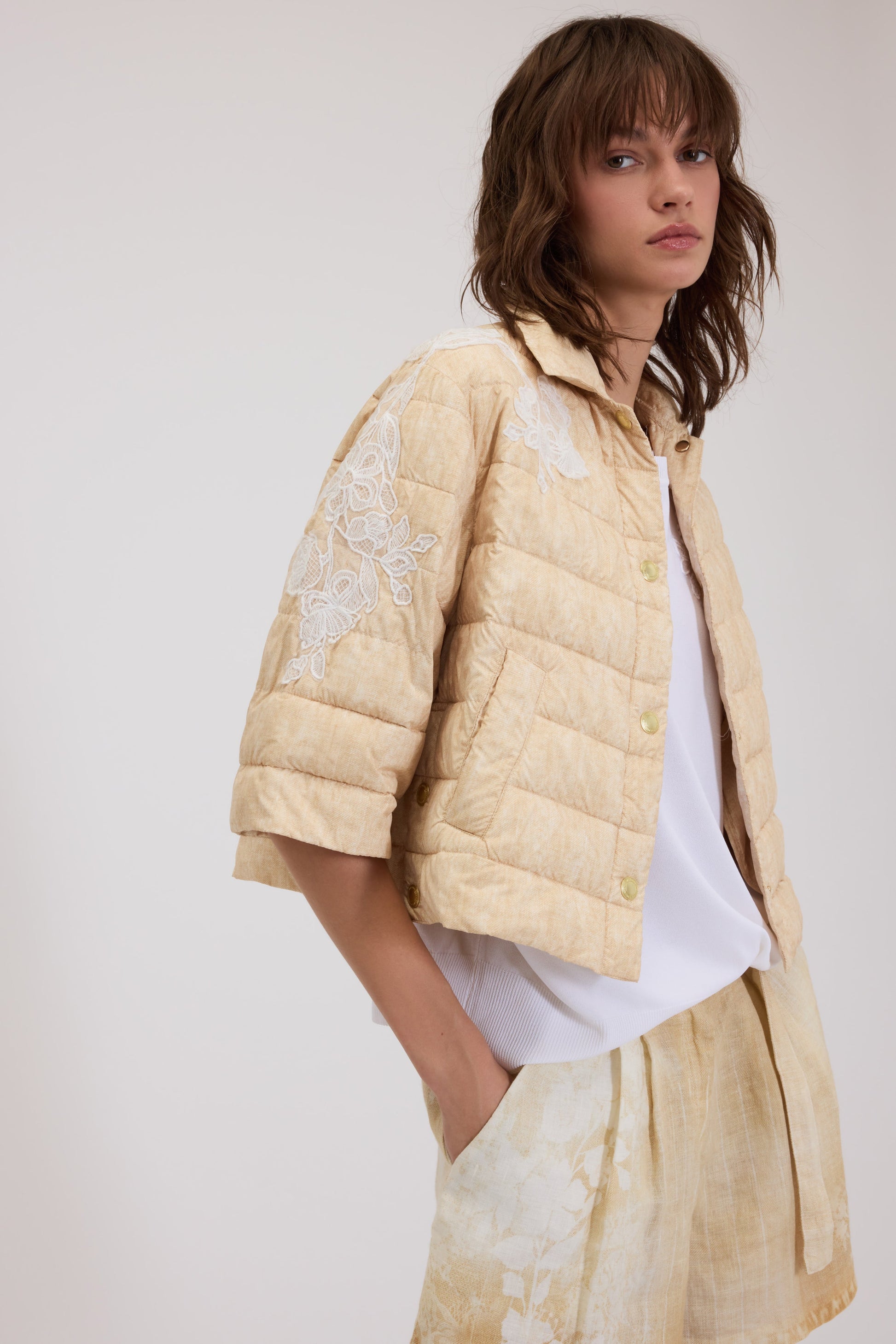 PIUMINO CORTO CON RICAMI
