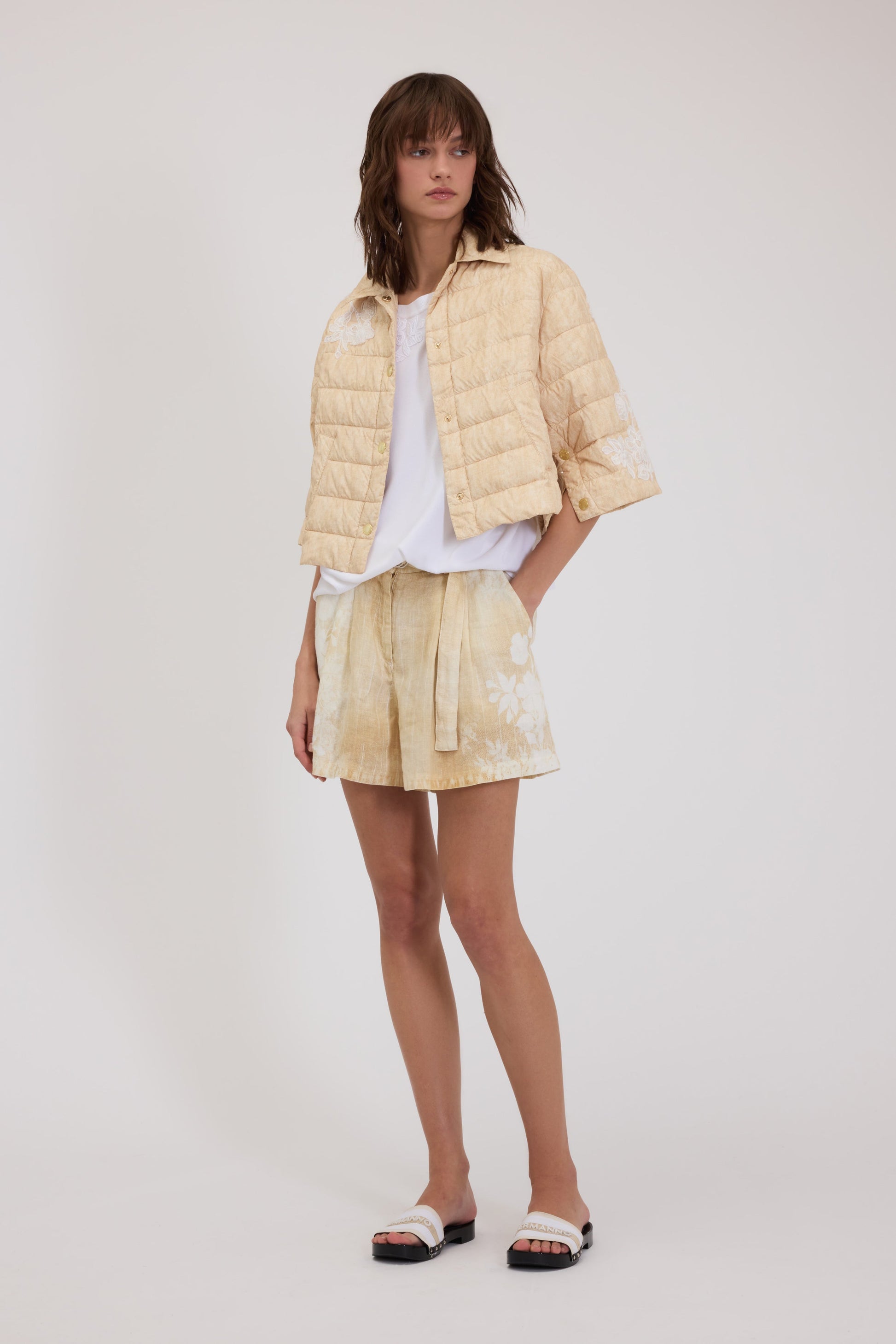 PIUMINO CORTO CON RICAMI