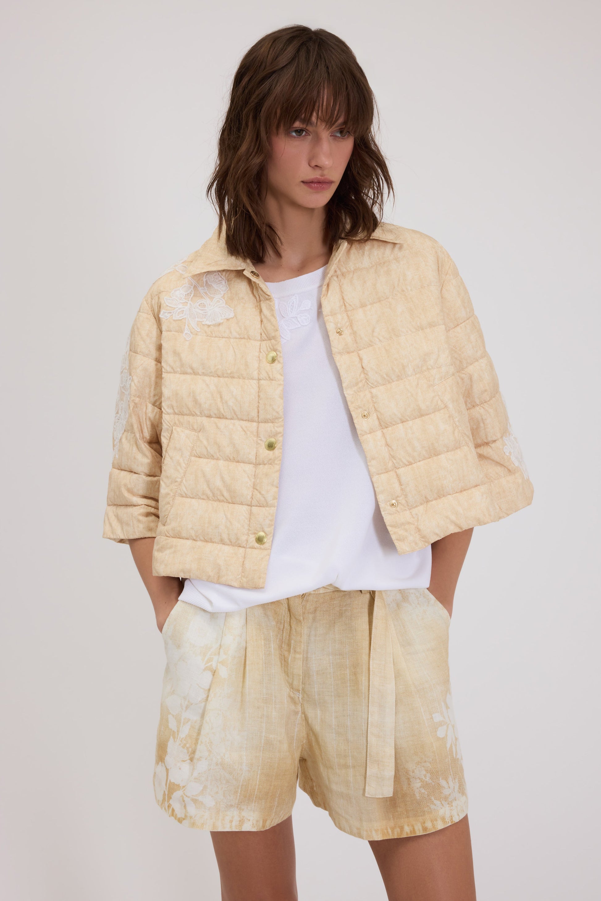 PIUMINO CORTO CON RICAMI