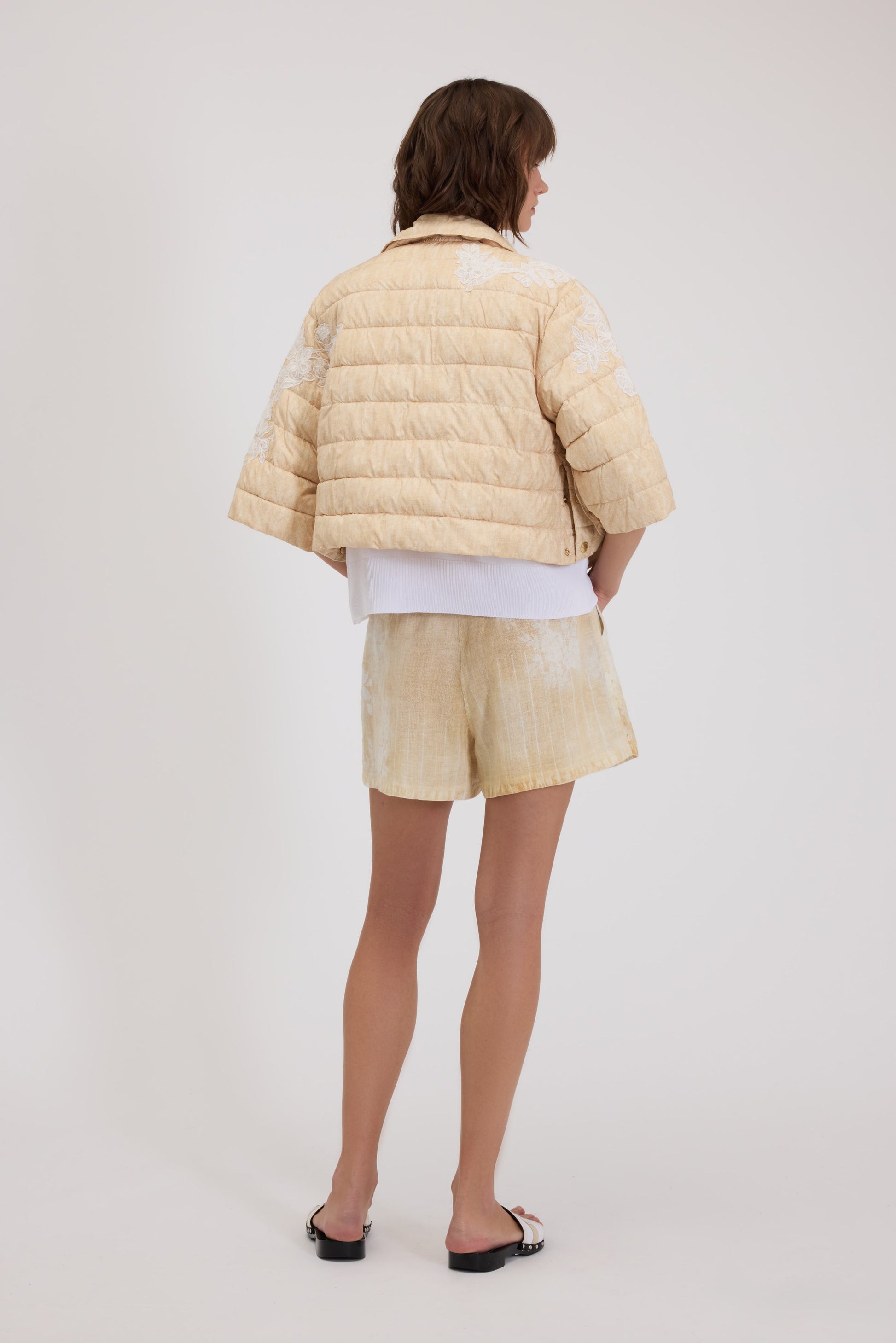PIUMINO CORTO CON RICAMI