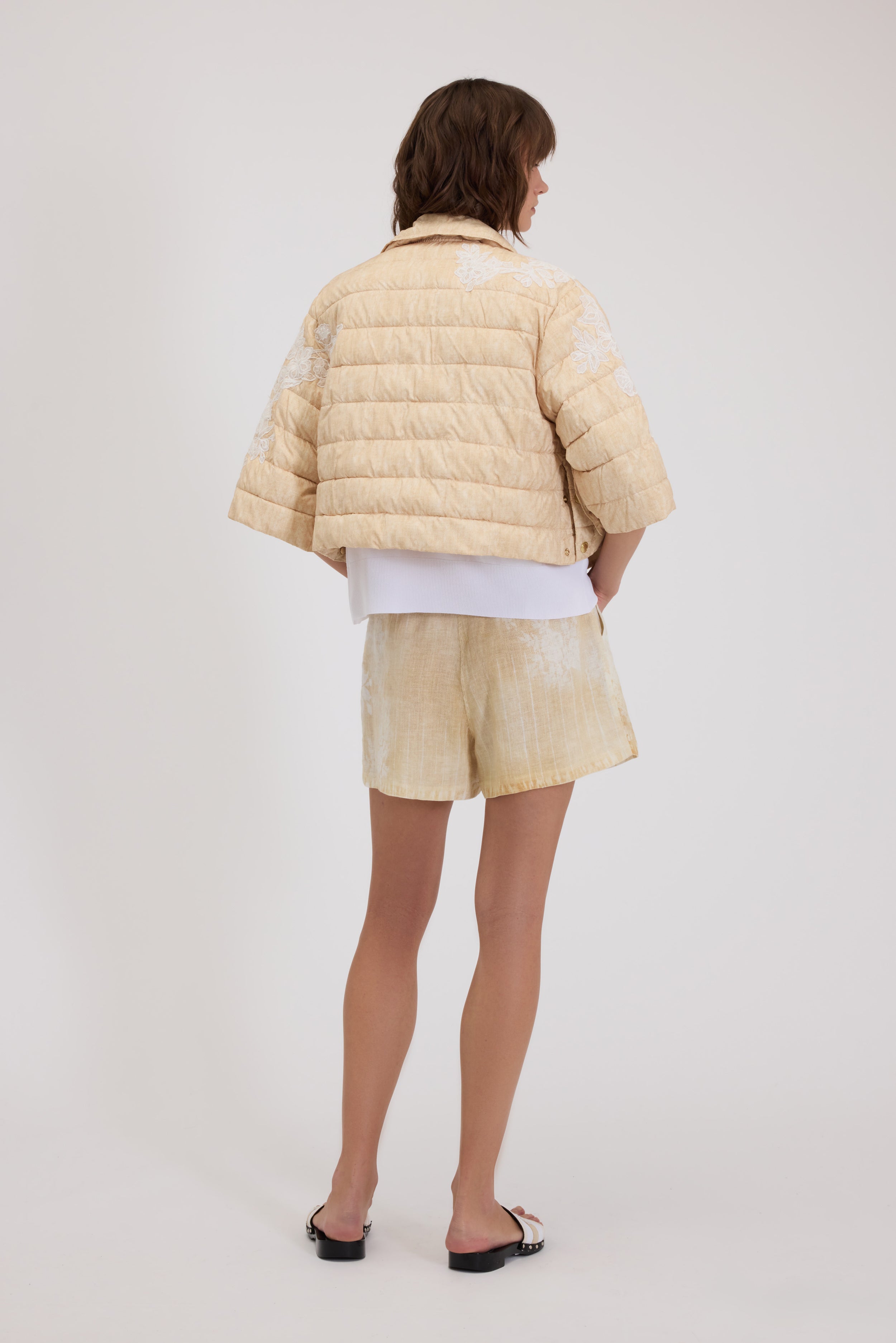 PIUMINO CORTO CON RICAMI