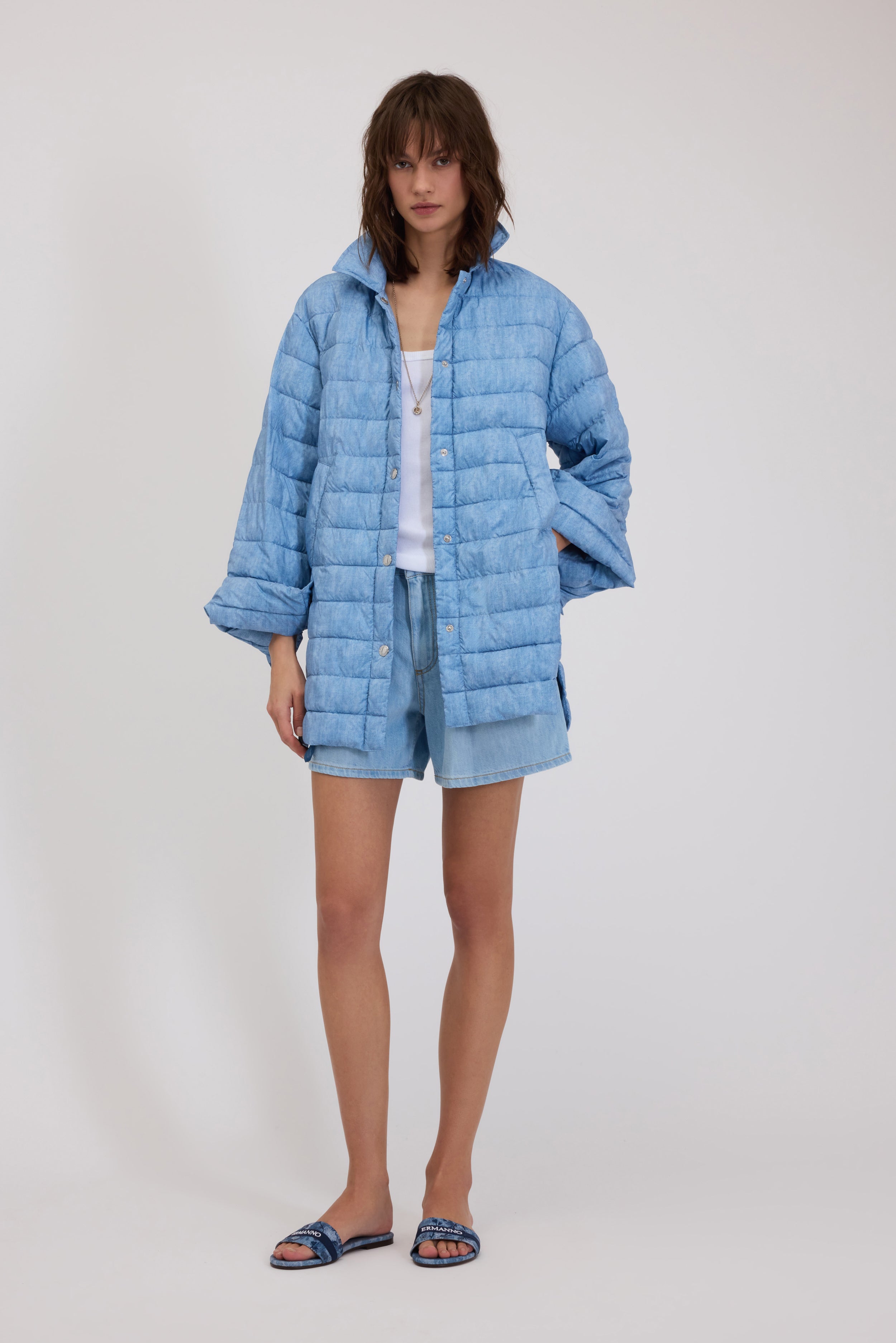 DOUDOUNE IMPRIMÉ JEAN LOGOTYPÉ ET AVEC BOUTONS DORÉS