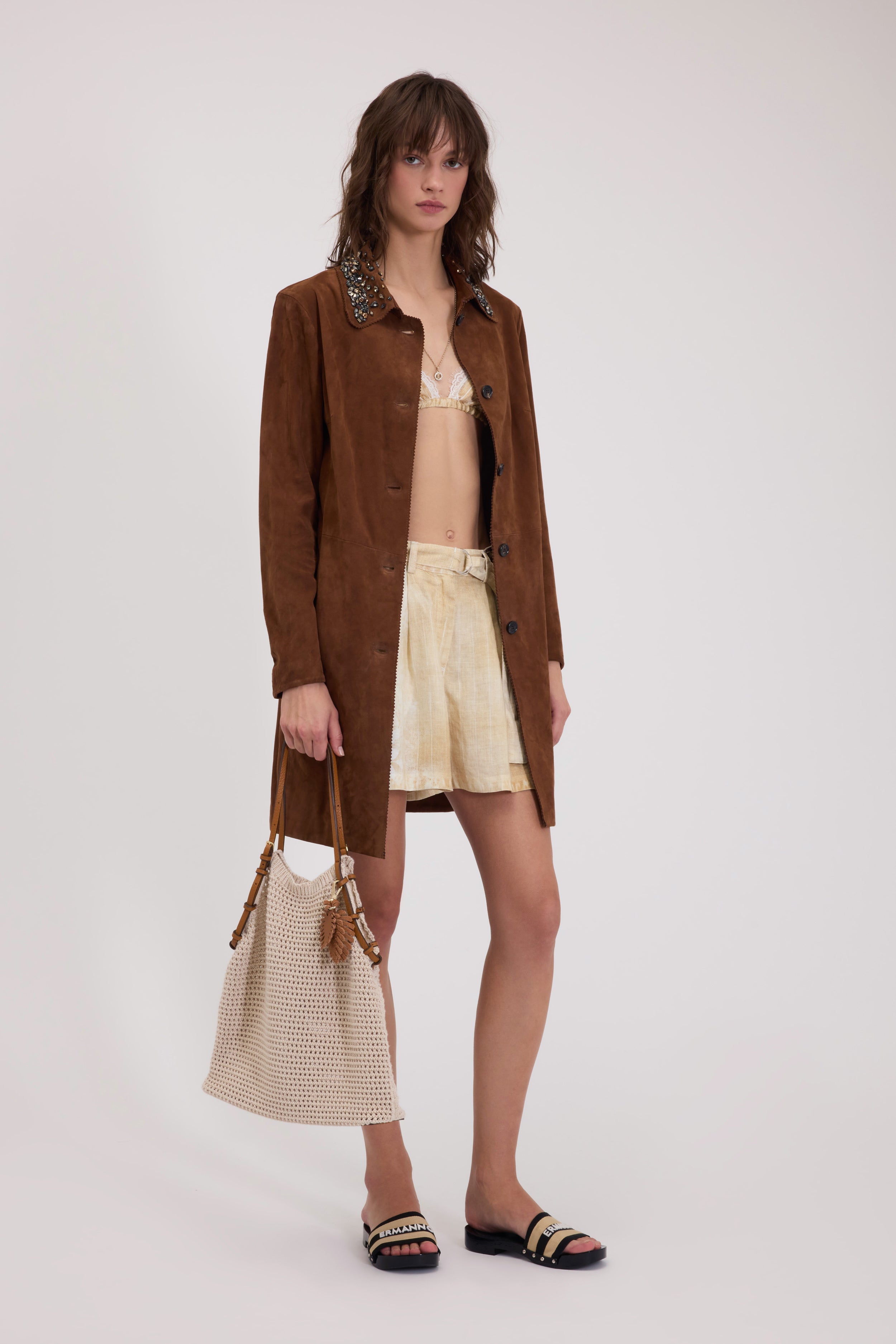 CAPPOTTO IN CAMOSCIO CON COLLO GIOIELLO