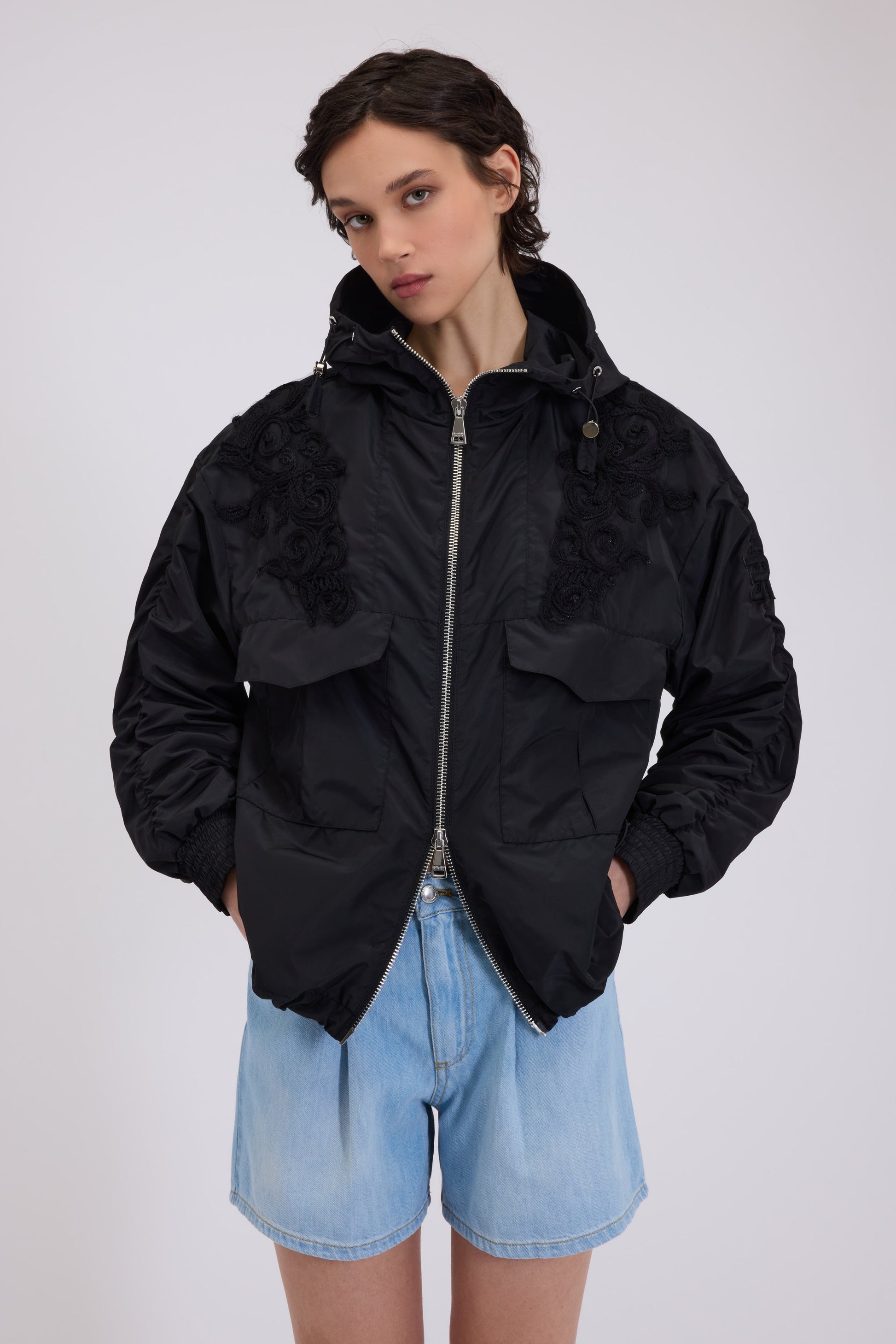 PARKA IN TAFFETAS CON CAPPUCCIO E RICAMI CORNELY