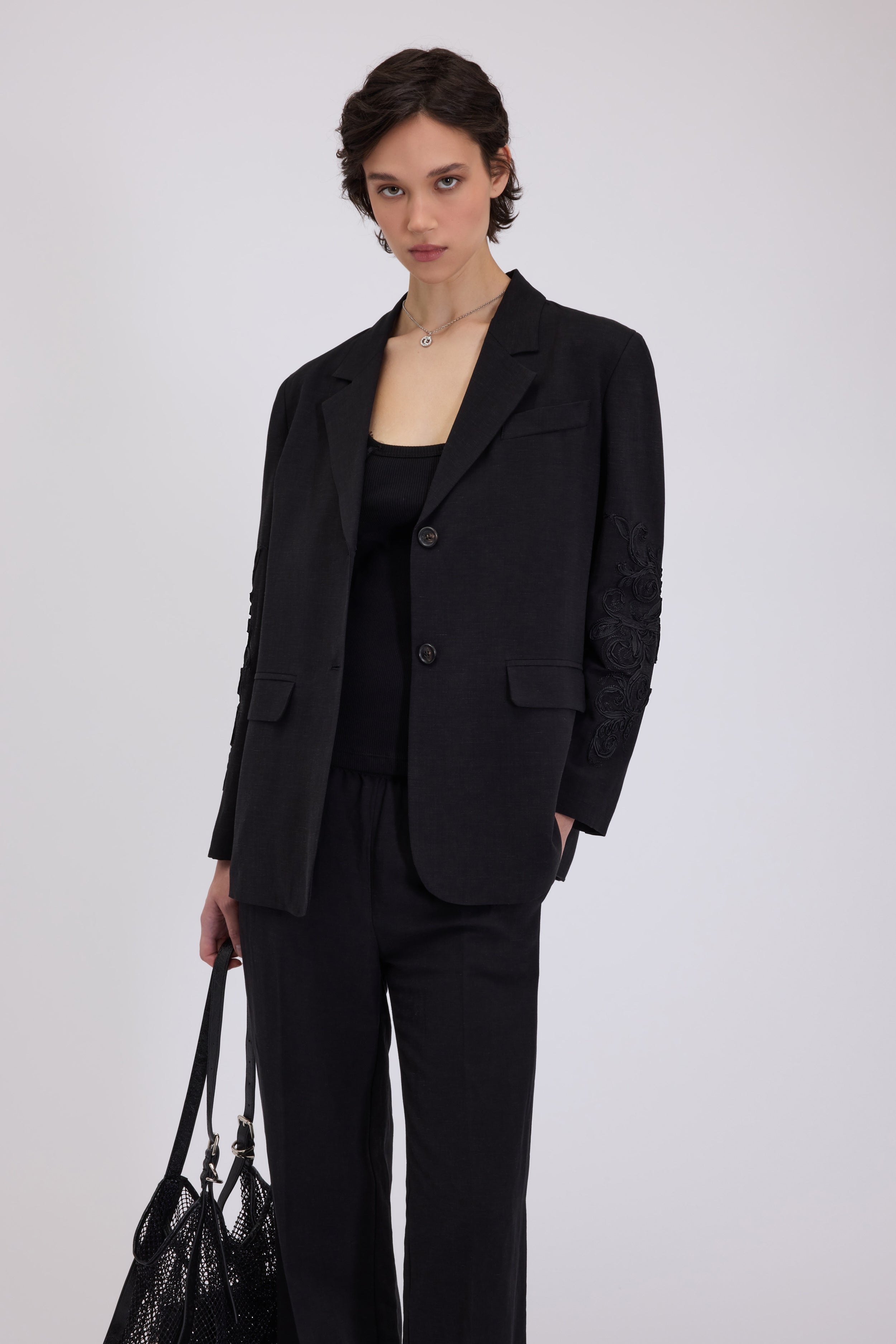 BLAZER OVER MONOPETTO CON RICAMI CORNELY