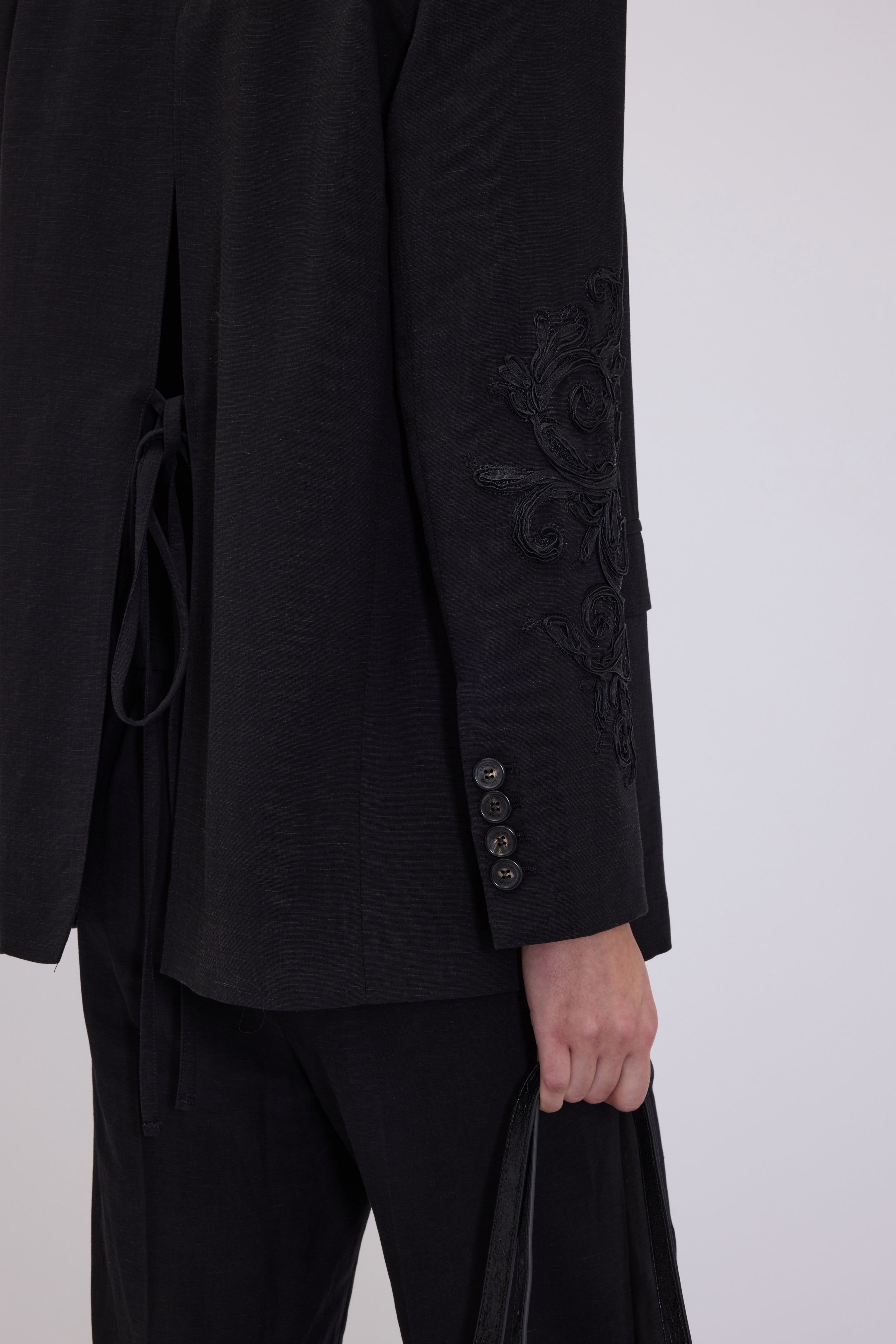 BLAZER OVER MONOPETTO CON RICAMI CORNELY