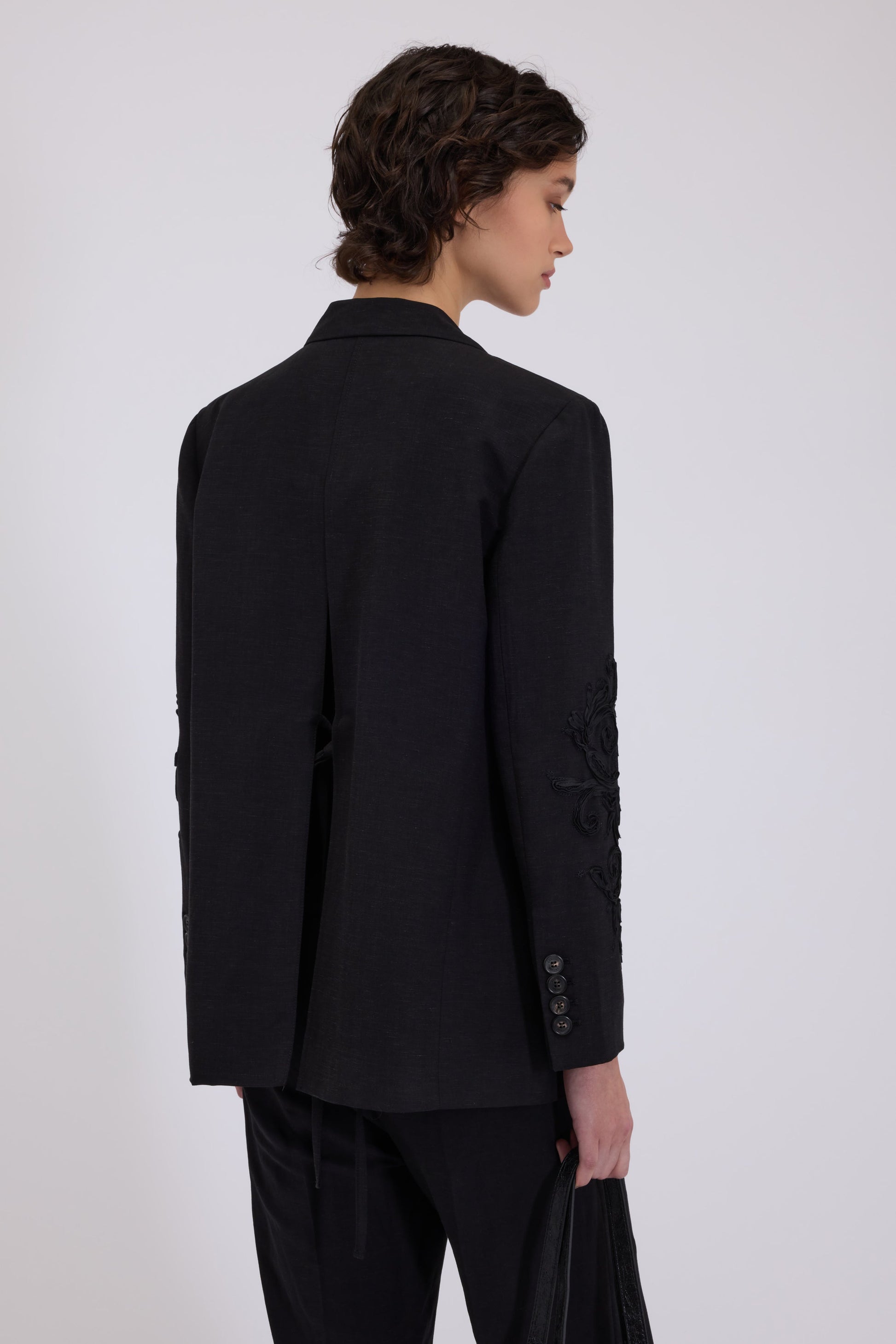 BLAZER OVER MONOPETTO CON RICAMI CORNELY