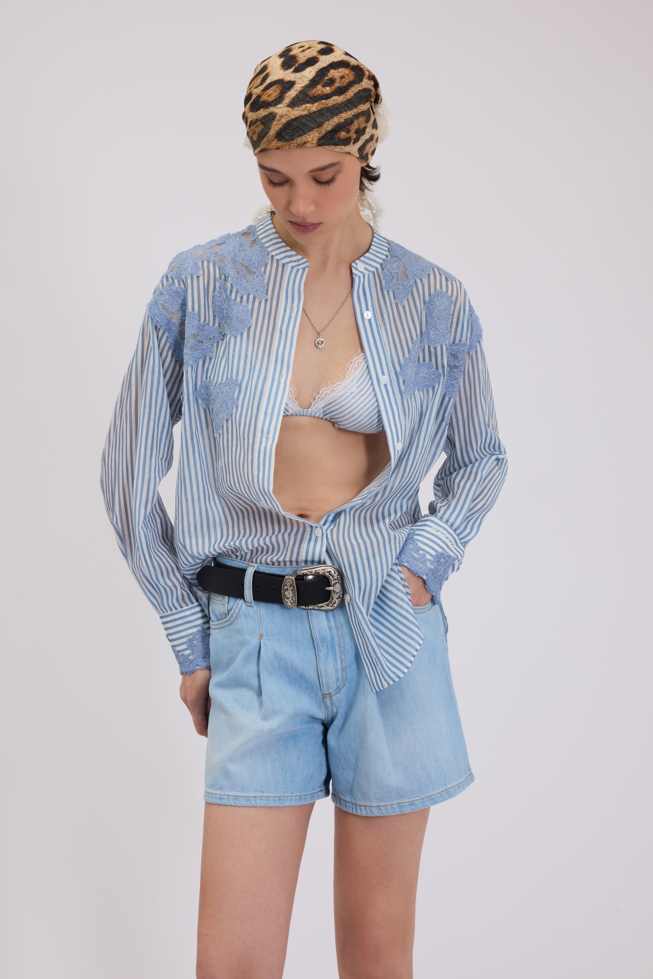 CHEMISE RAYÉ IMPRIMÉ DENIM AVEC DENTELLE BRODÉ