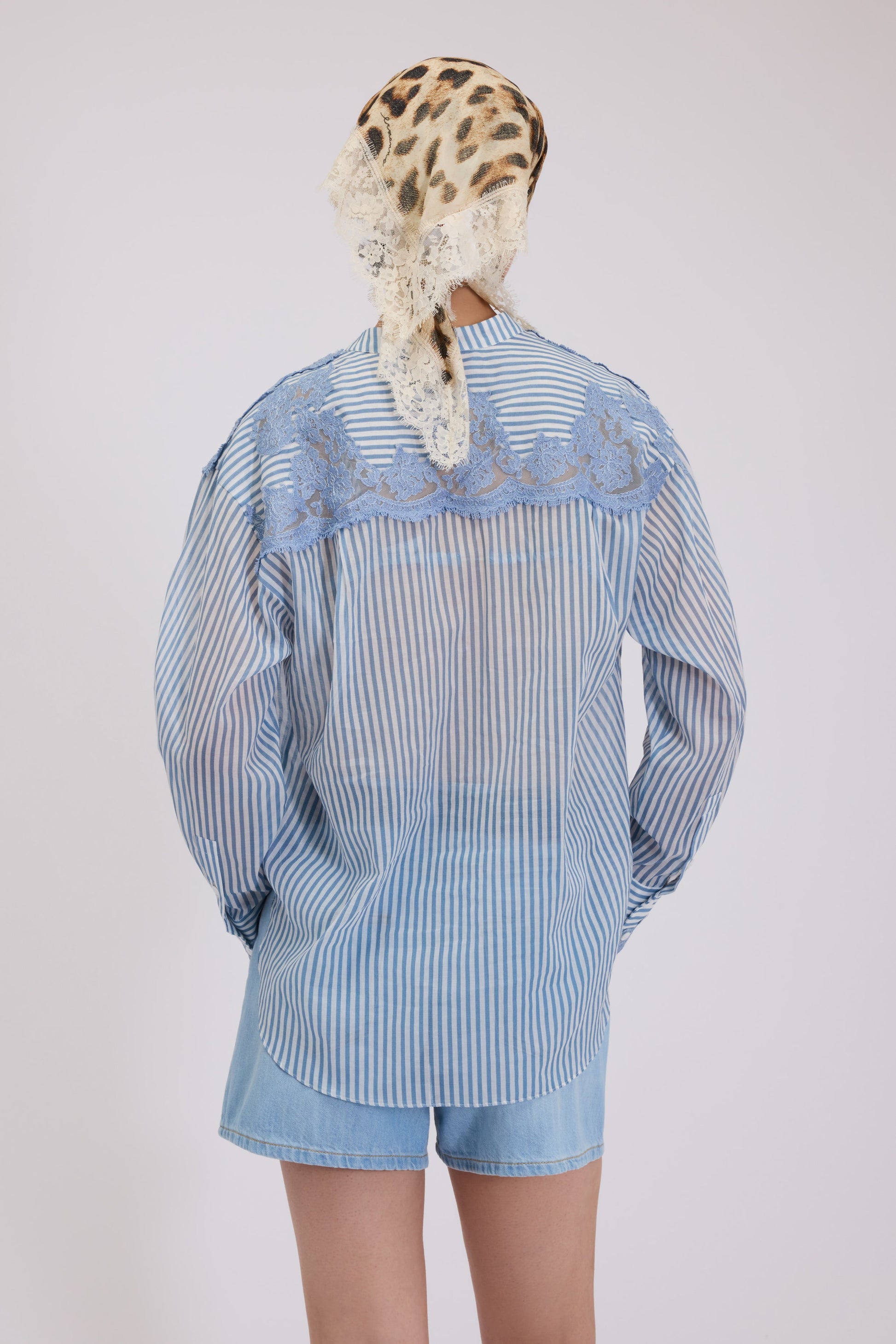 CHEMISE RAYÉ IMPRIMÉ DENIM AVEC DENTELLE BRODÉ