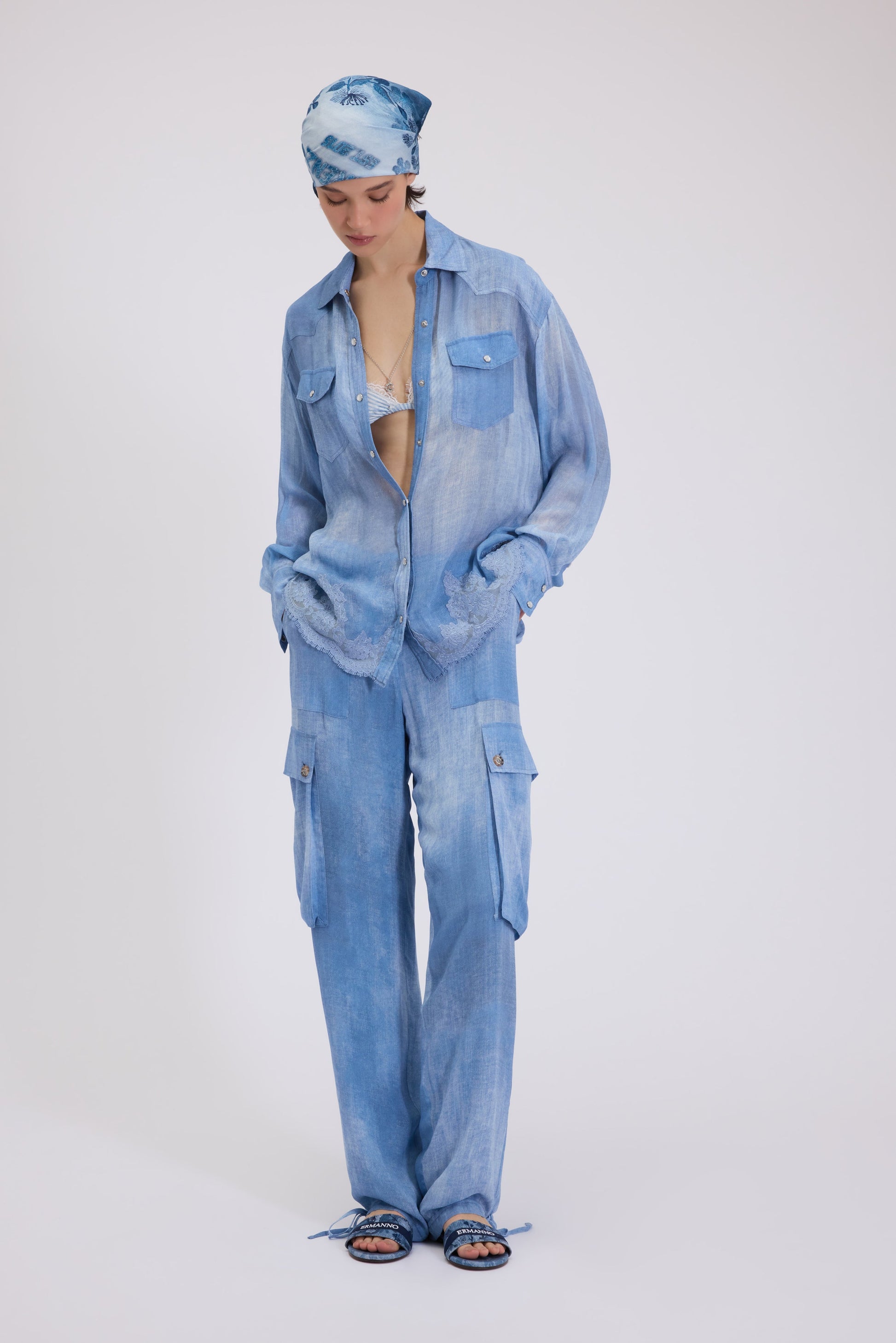 CHEMISE EN TISSU GEORGETTE IMPRIMÉ DENIM AVEC DENTELLE BRODÉ