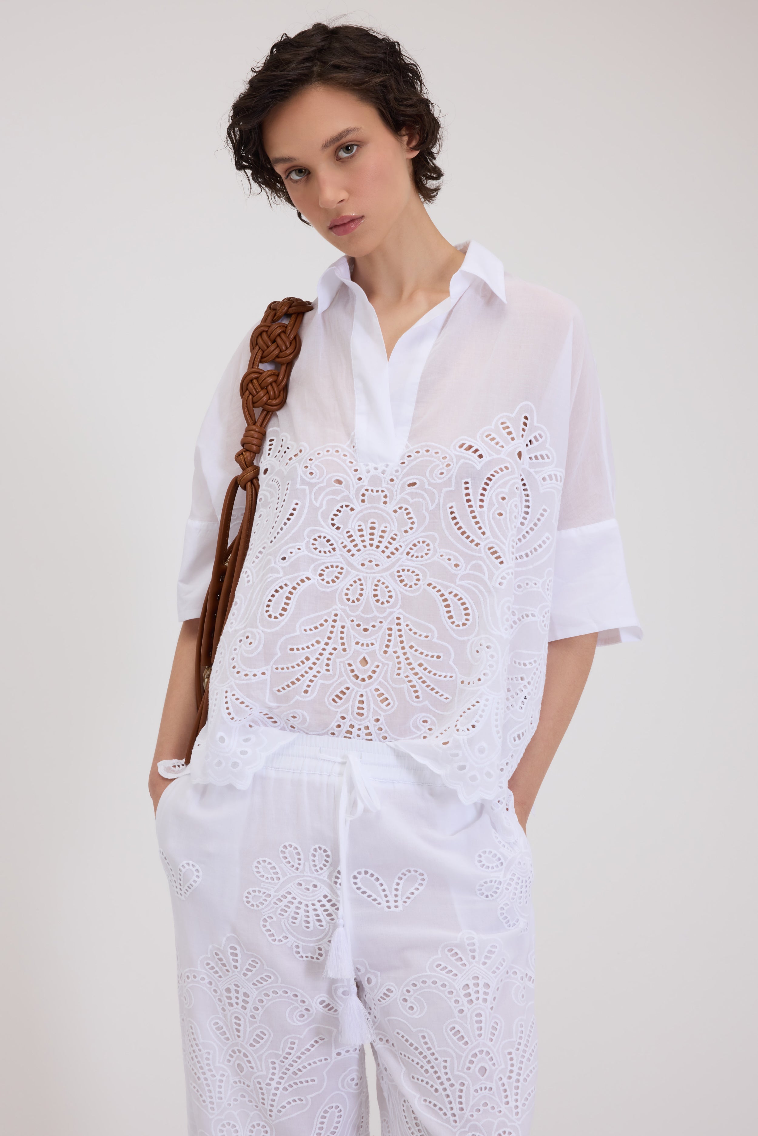 CAMICIA A KIMONO IN MUSSOLA CON RICAMO SANGALLO