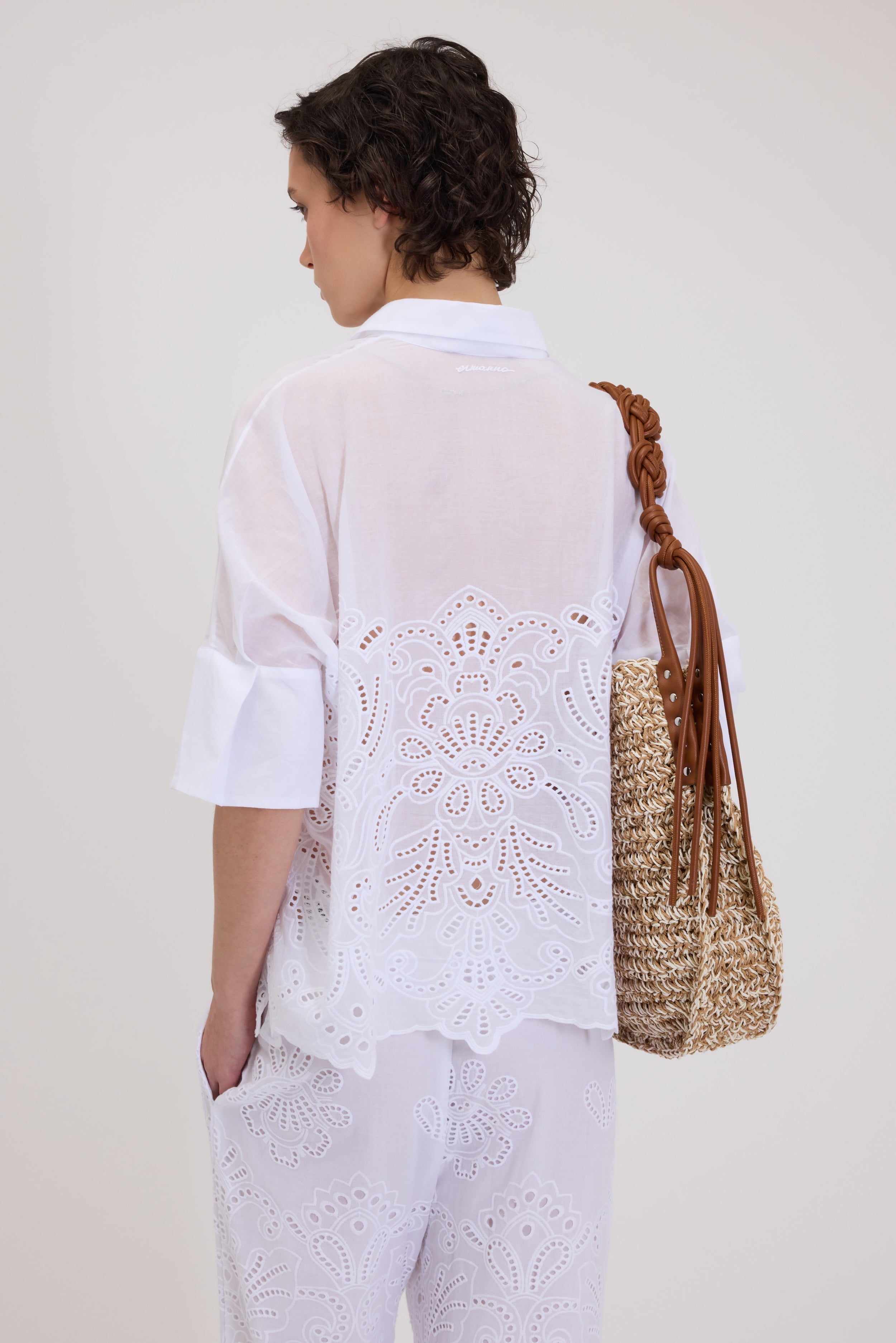 CAMICIA A KIMONO IN MUSSOLA CON RICAMO SANGALLO