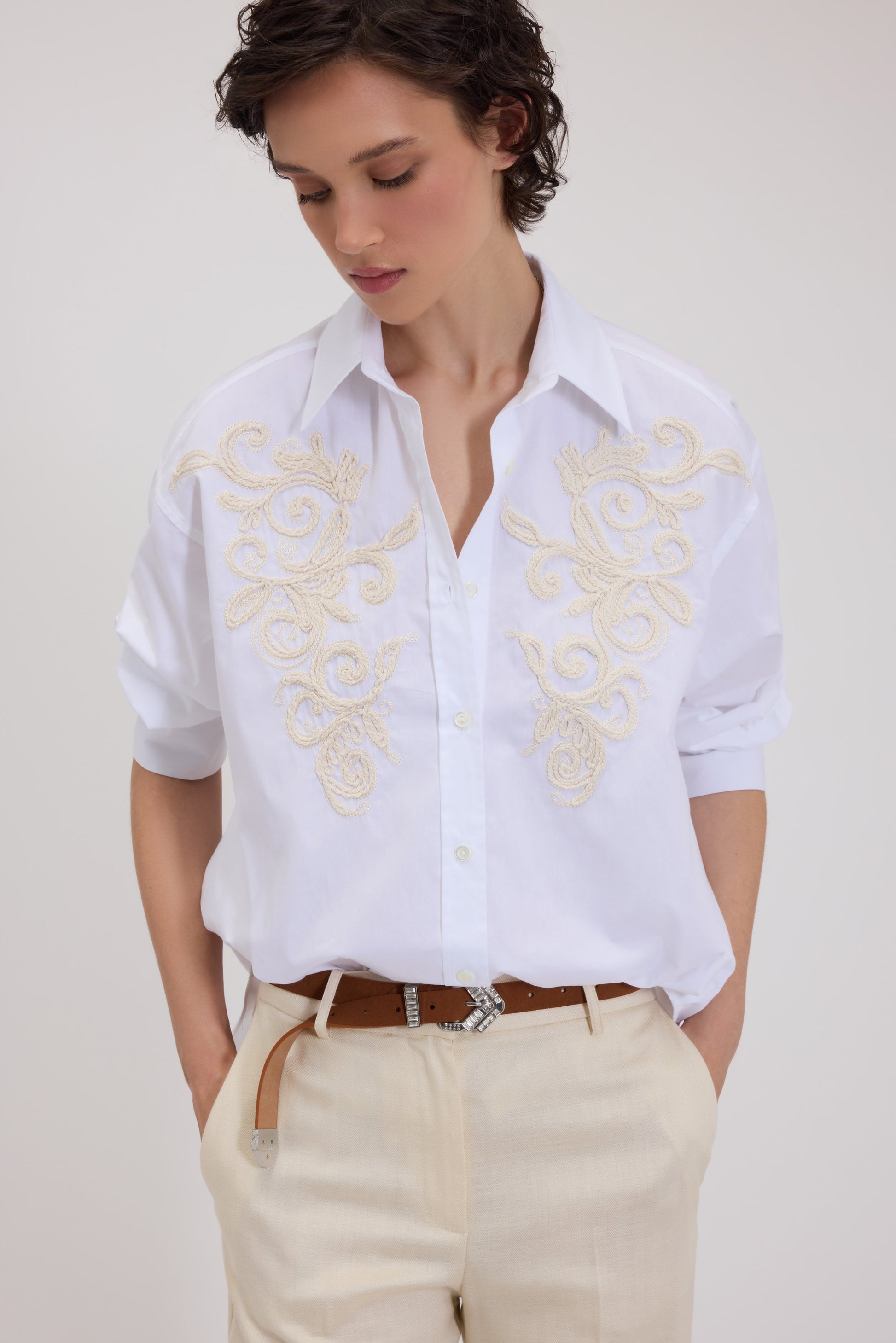 CAMICIA IN POPELINE CON RICAMO