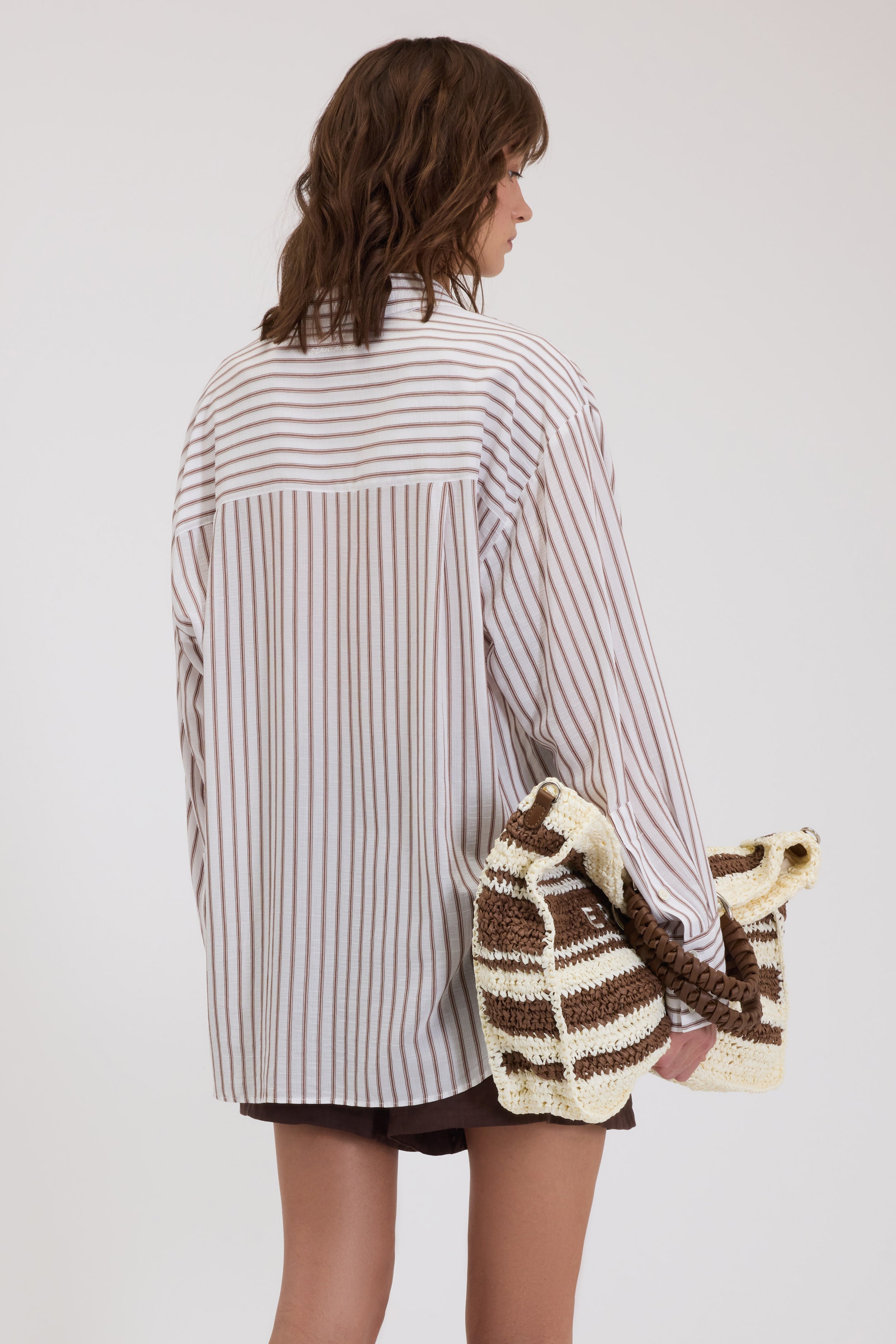 CAMICIA A RIGHE CON RICAMI FLOREALI