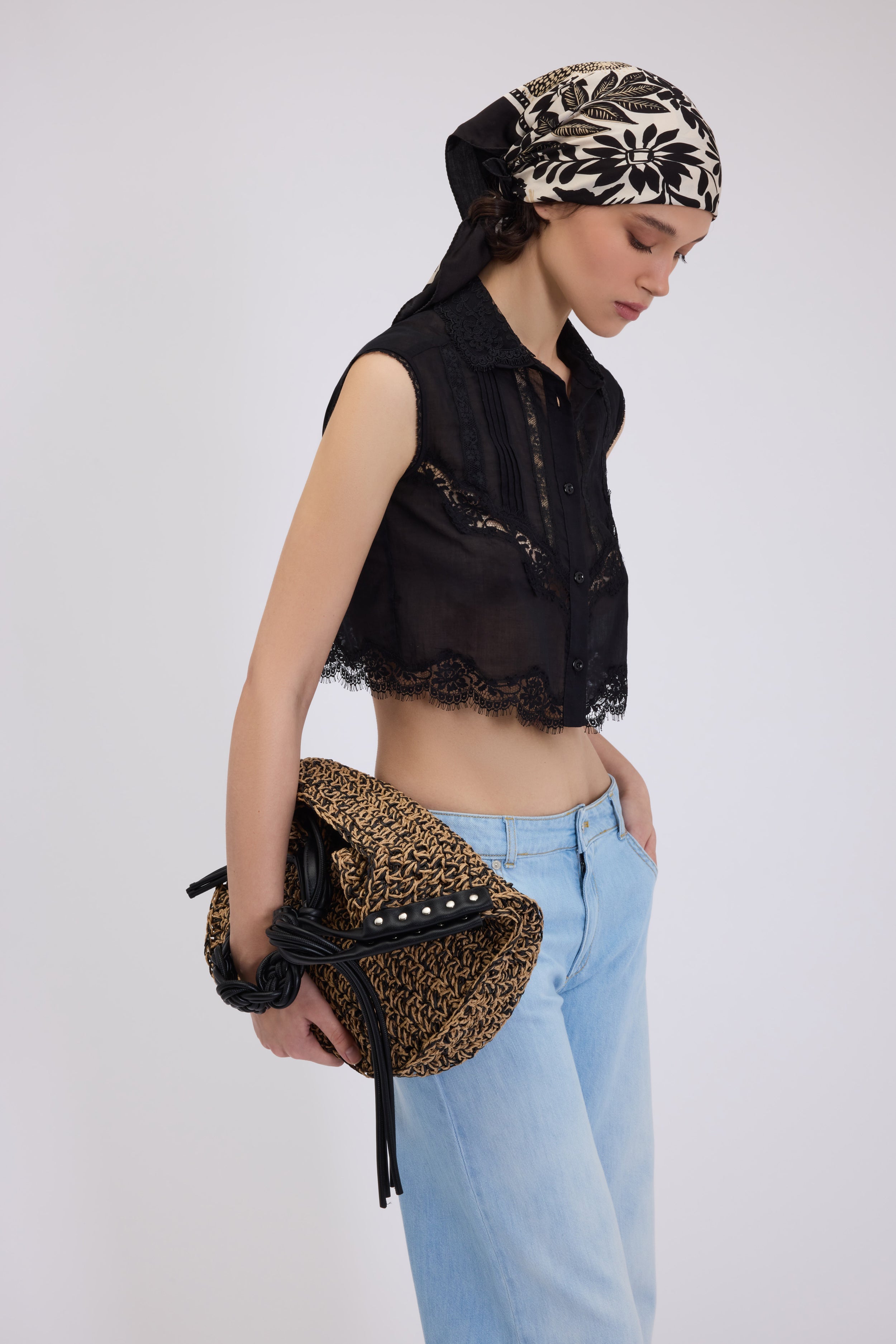 SLEEVELESS CROPPED SHIRT WITH LACE