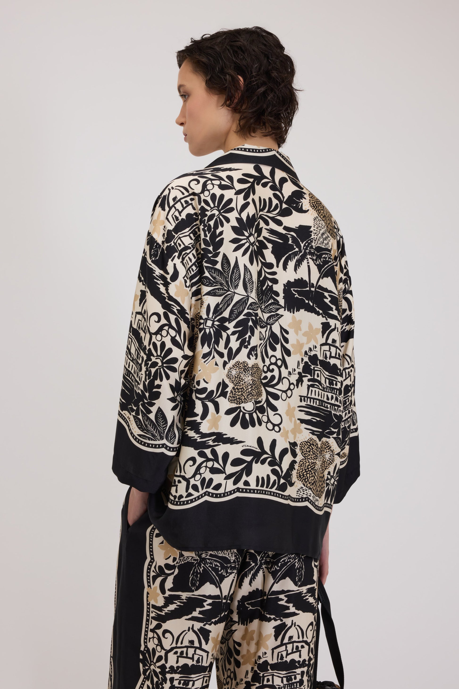 CAMICIA PIGIAMA IN RASO DI VISCOSA CON STAMPA TROPICALE A FOULARD